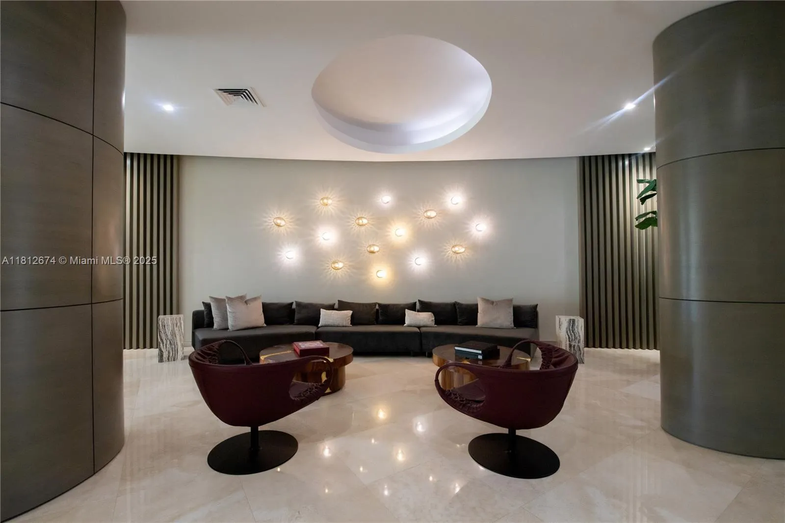 10275 Collins Ave, #330