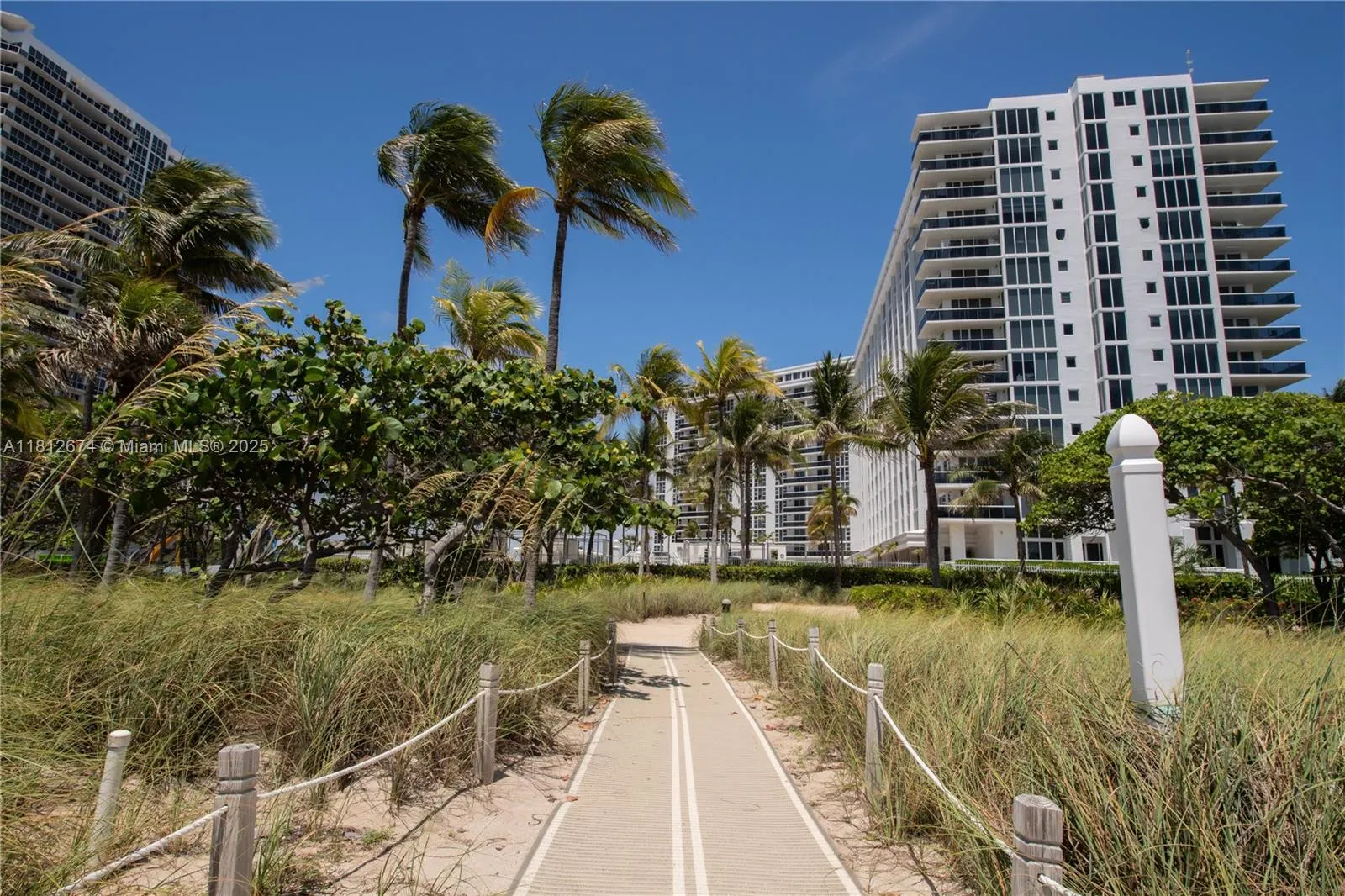 10275 Collins Ave, #330