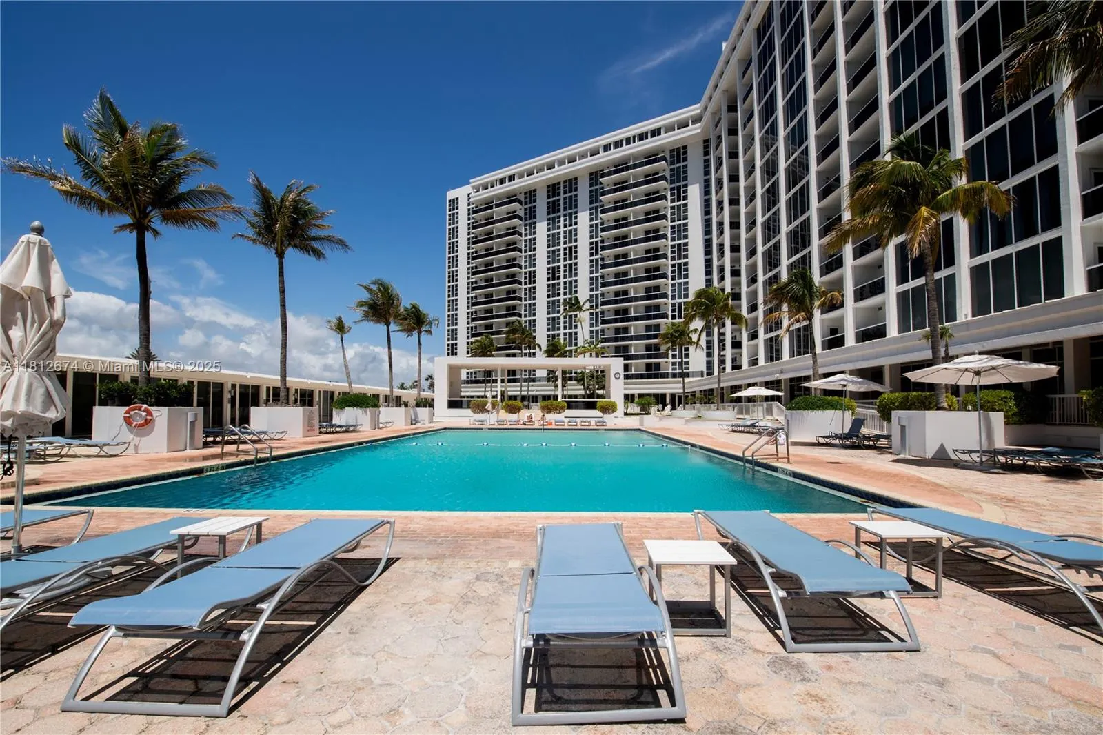 10275 Collins Ave, #330