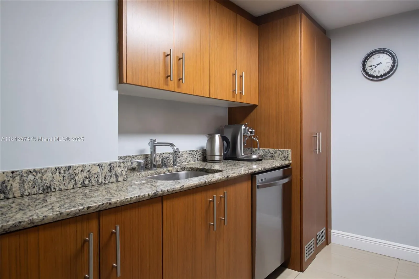 10275 Collins Ave, #330