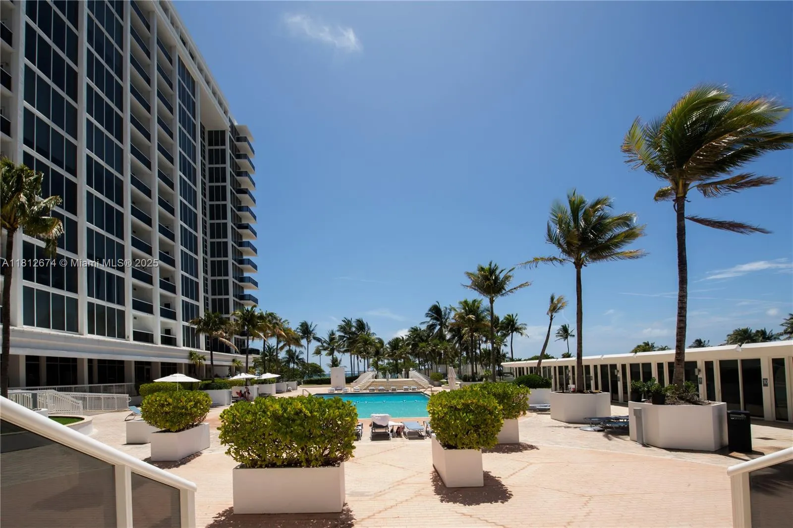 10275 Collins Ave, #330