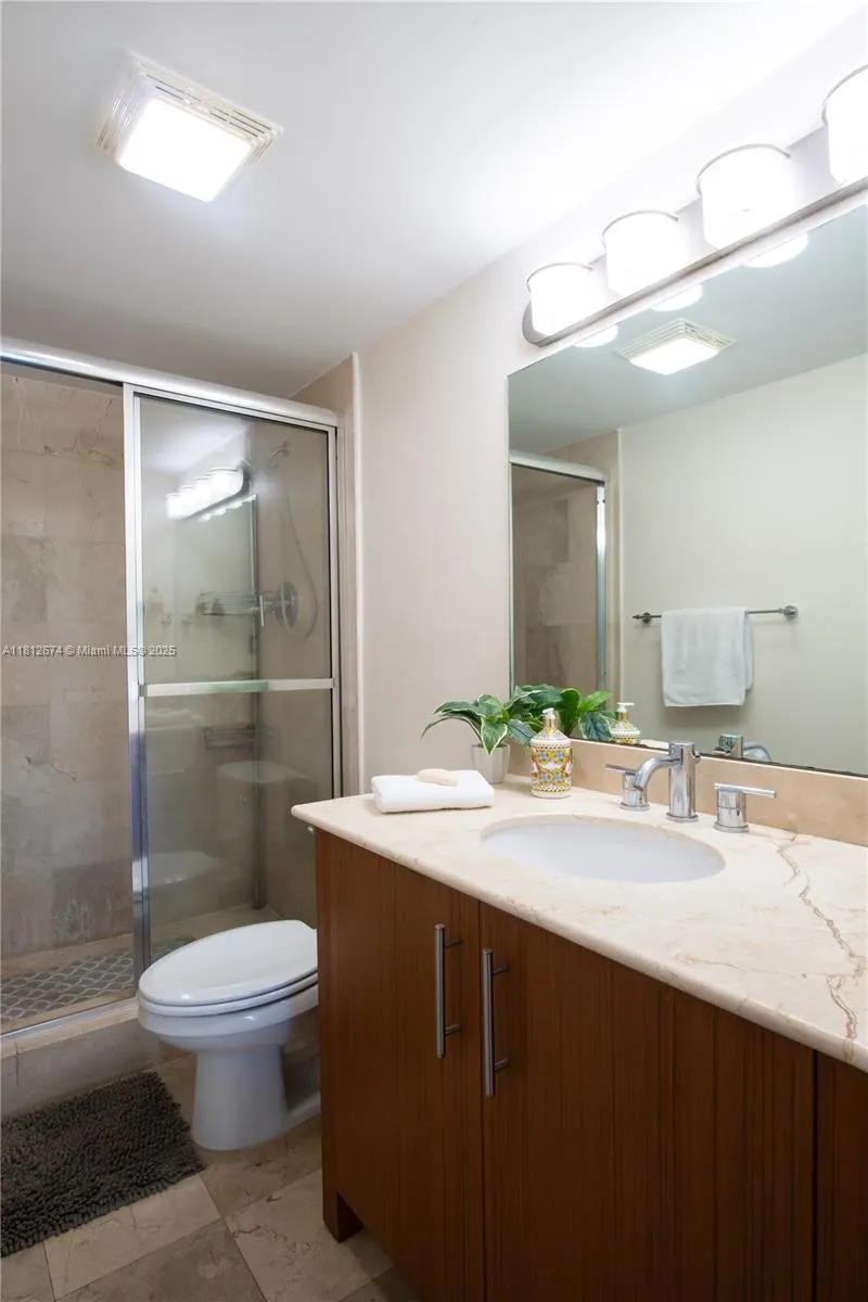 10275 Collins Ave, #330