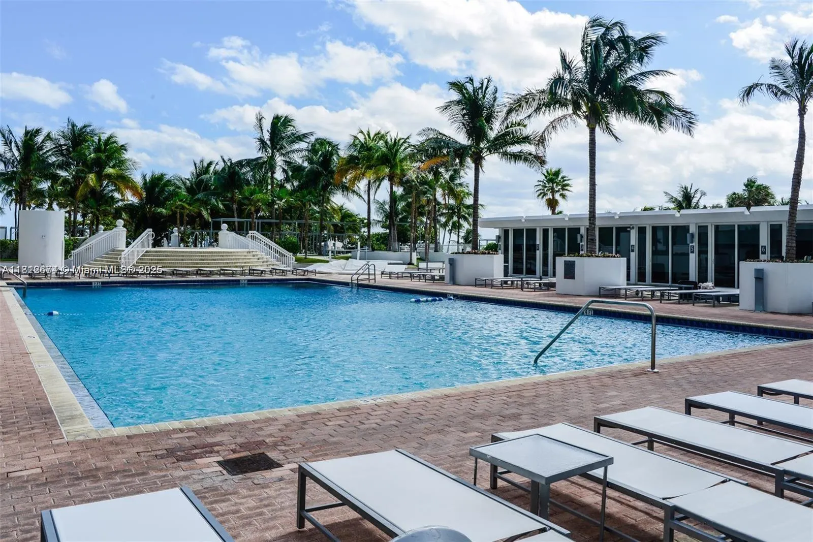 10275 Collins Ave, #330