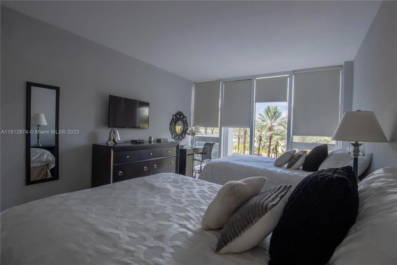 10275 Collins Ave, #330