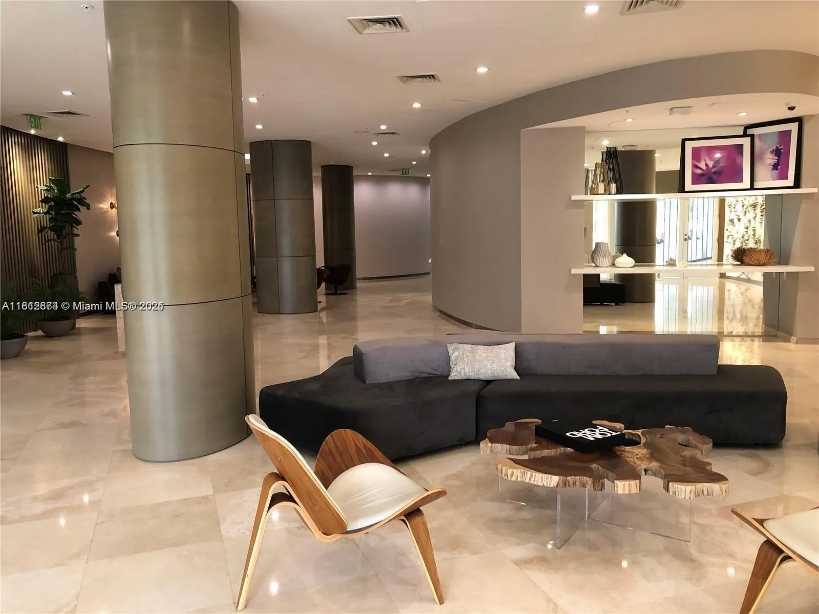 10275 Collins Ave, #330