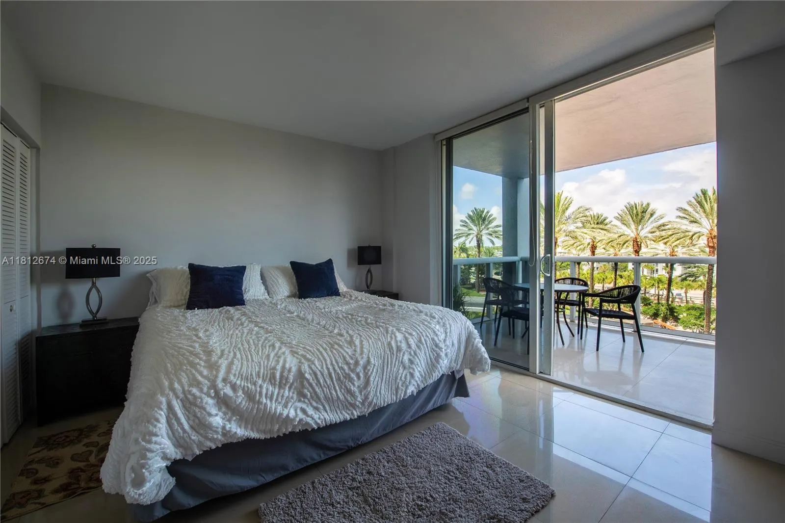 10275 Collins Ave, #330