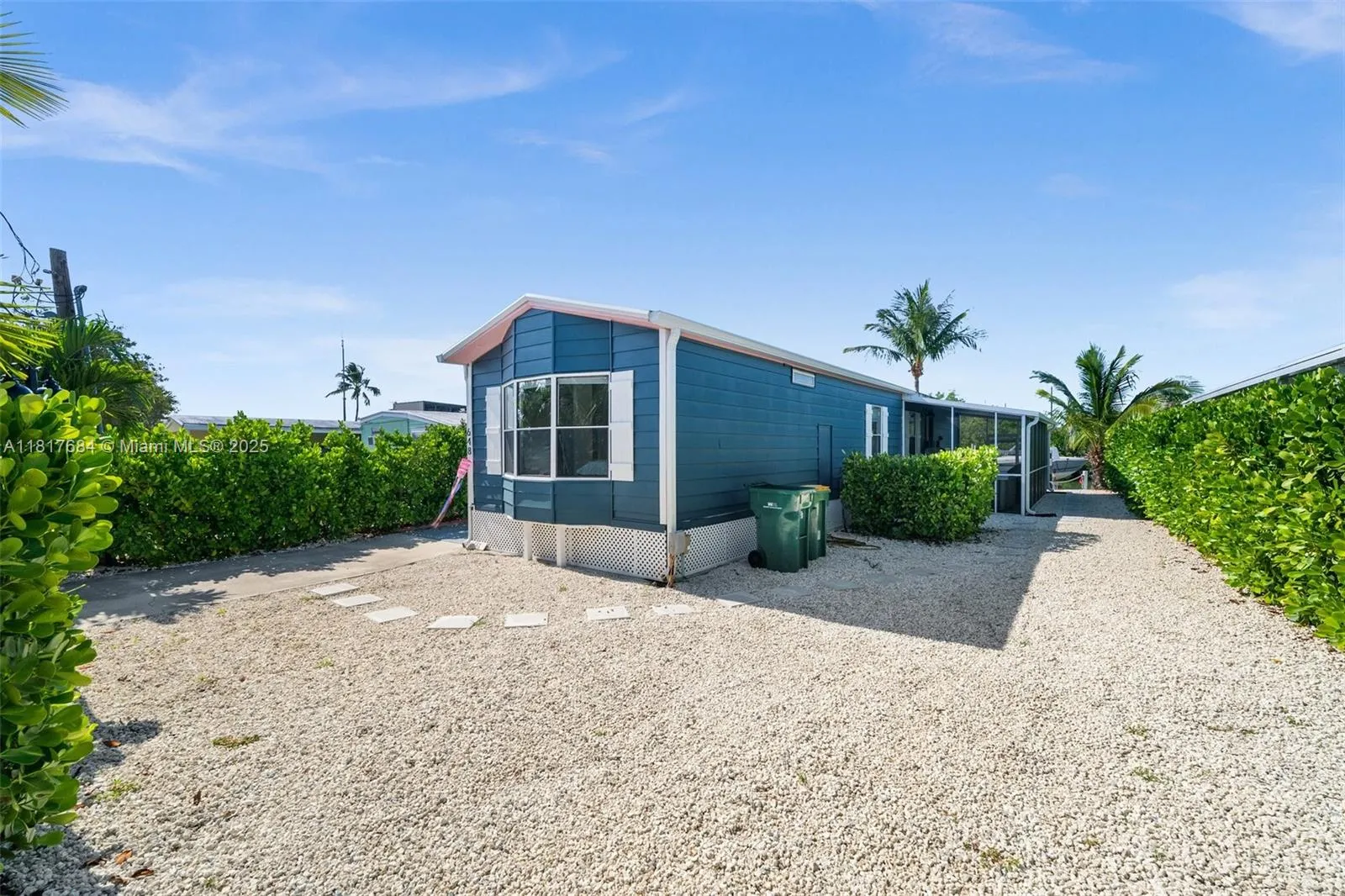 648 E Palm dr