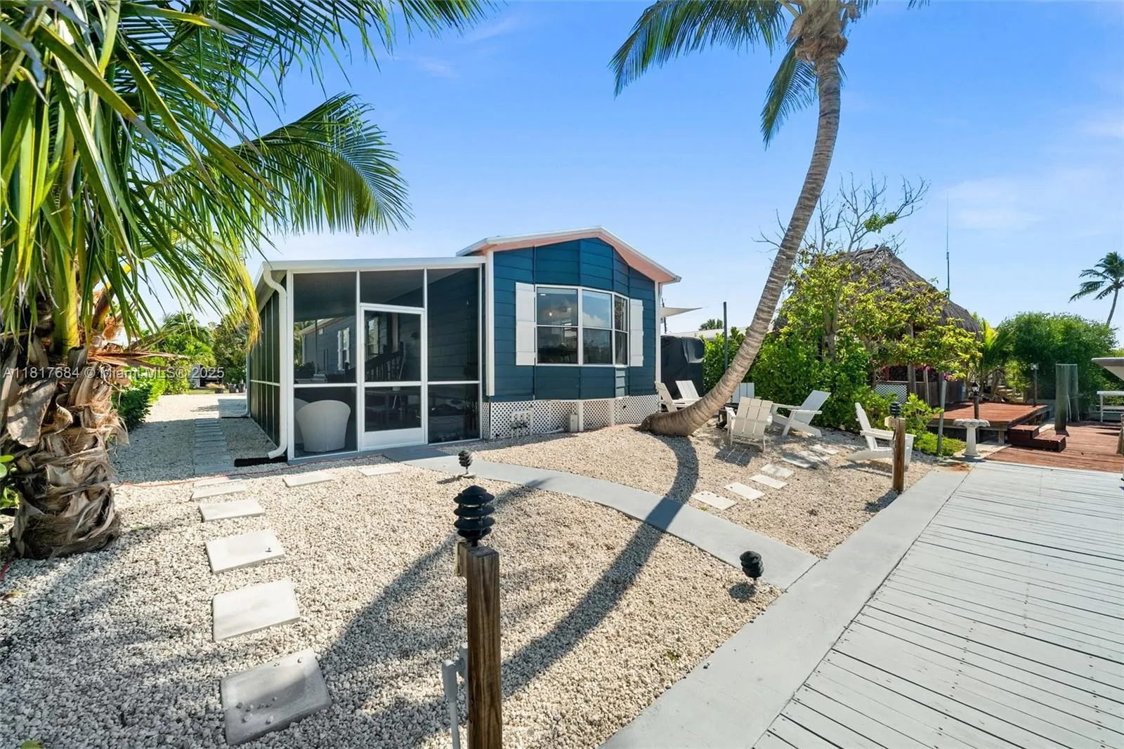 648 E Palm dr
