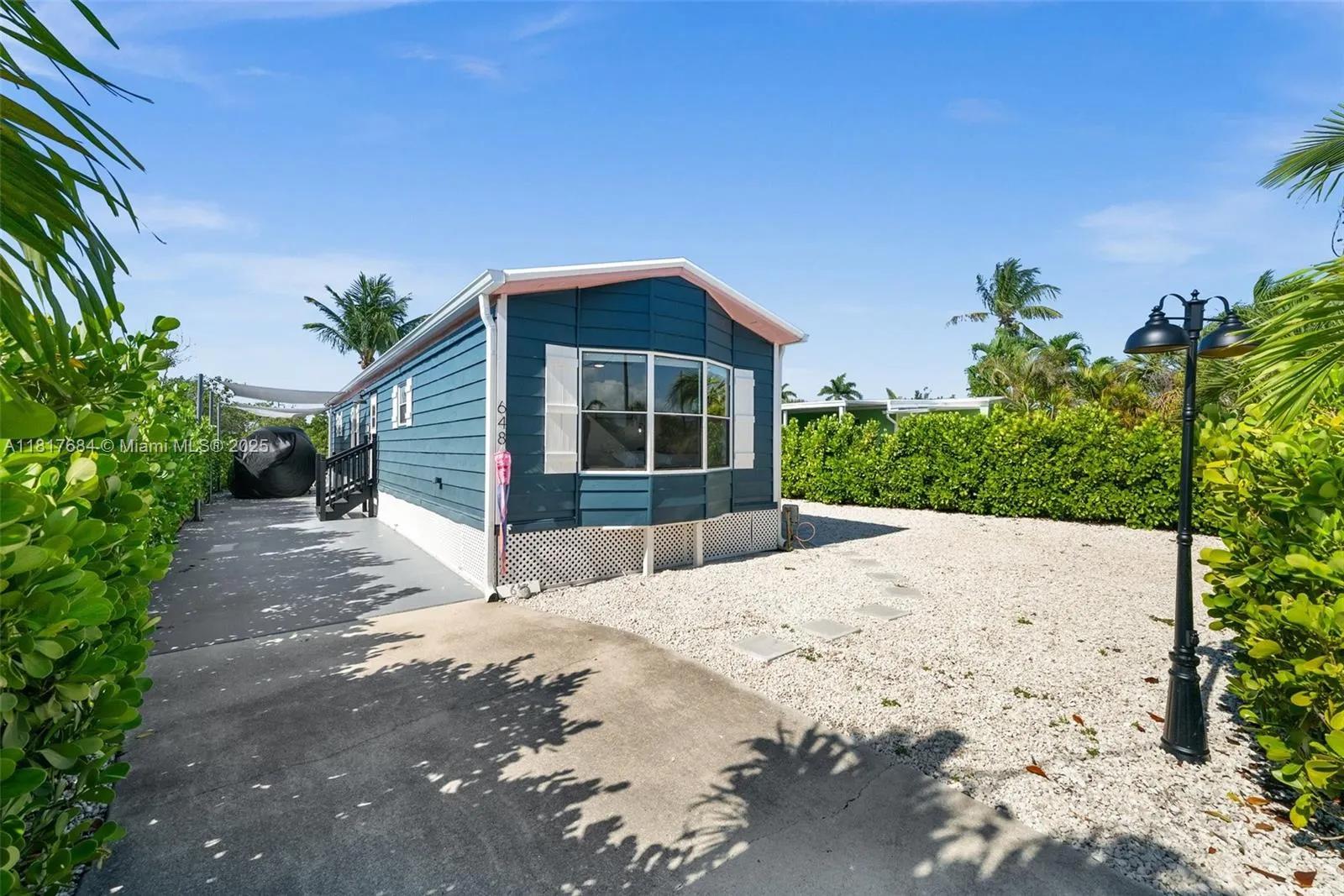 648 E Palm dr