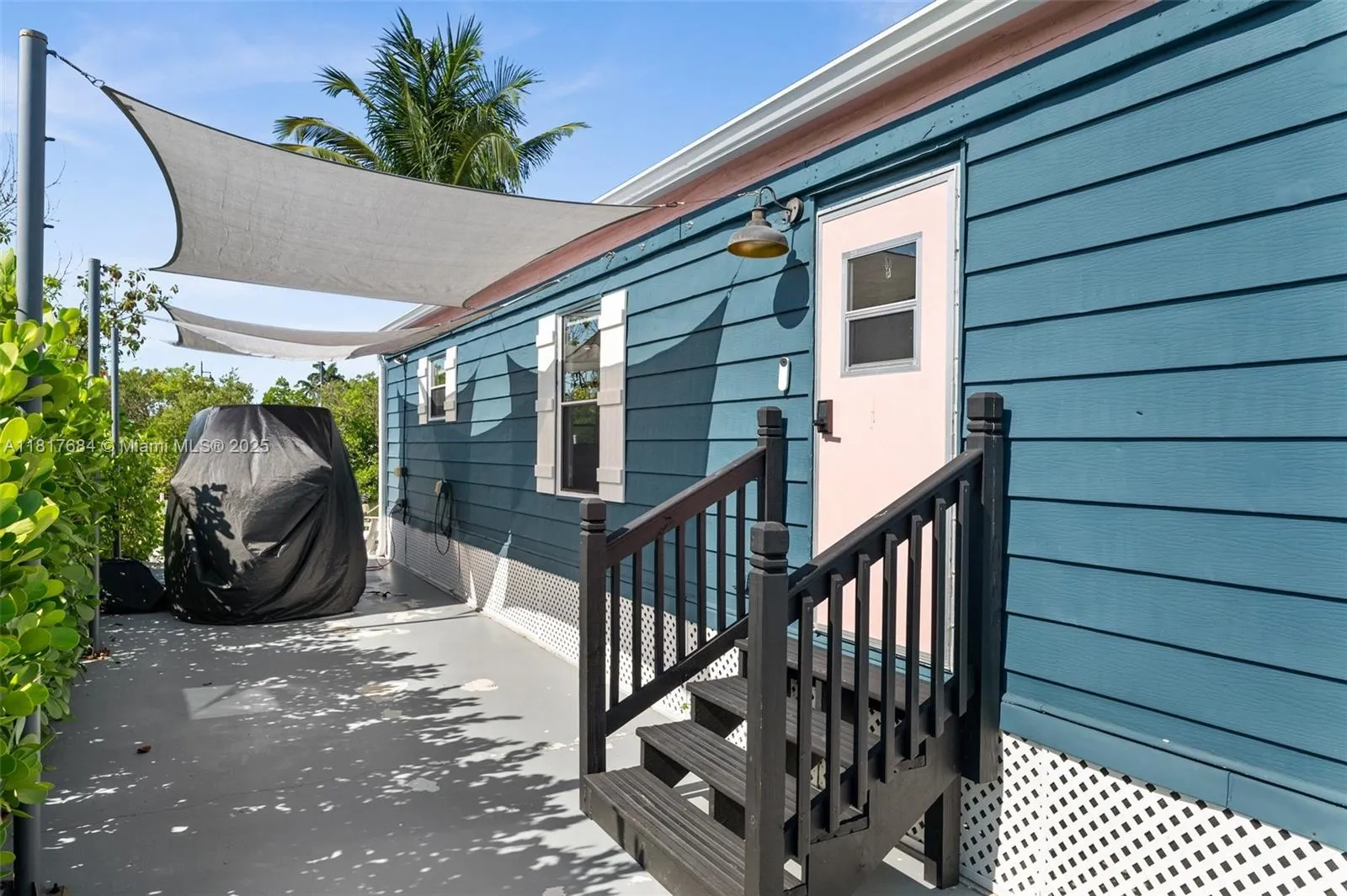 648 E Palm dr