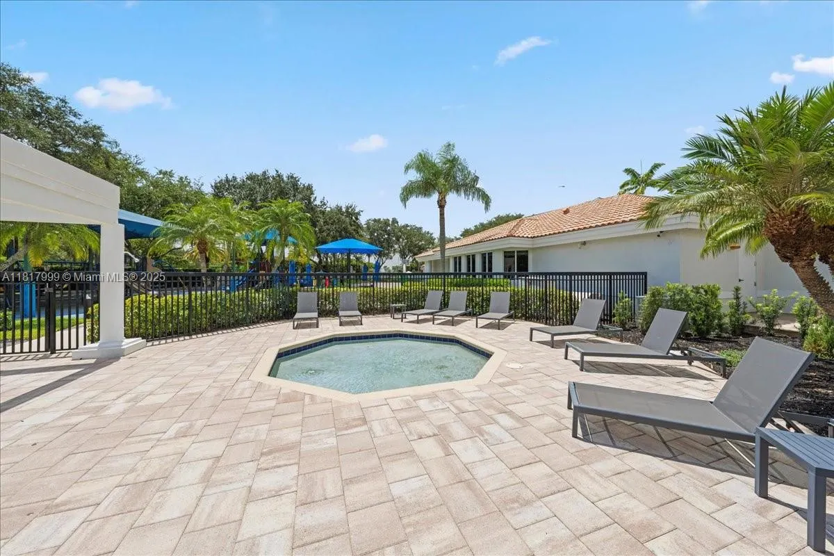 3212 NW 64th St