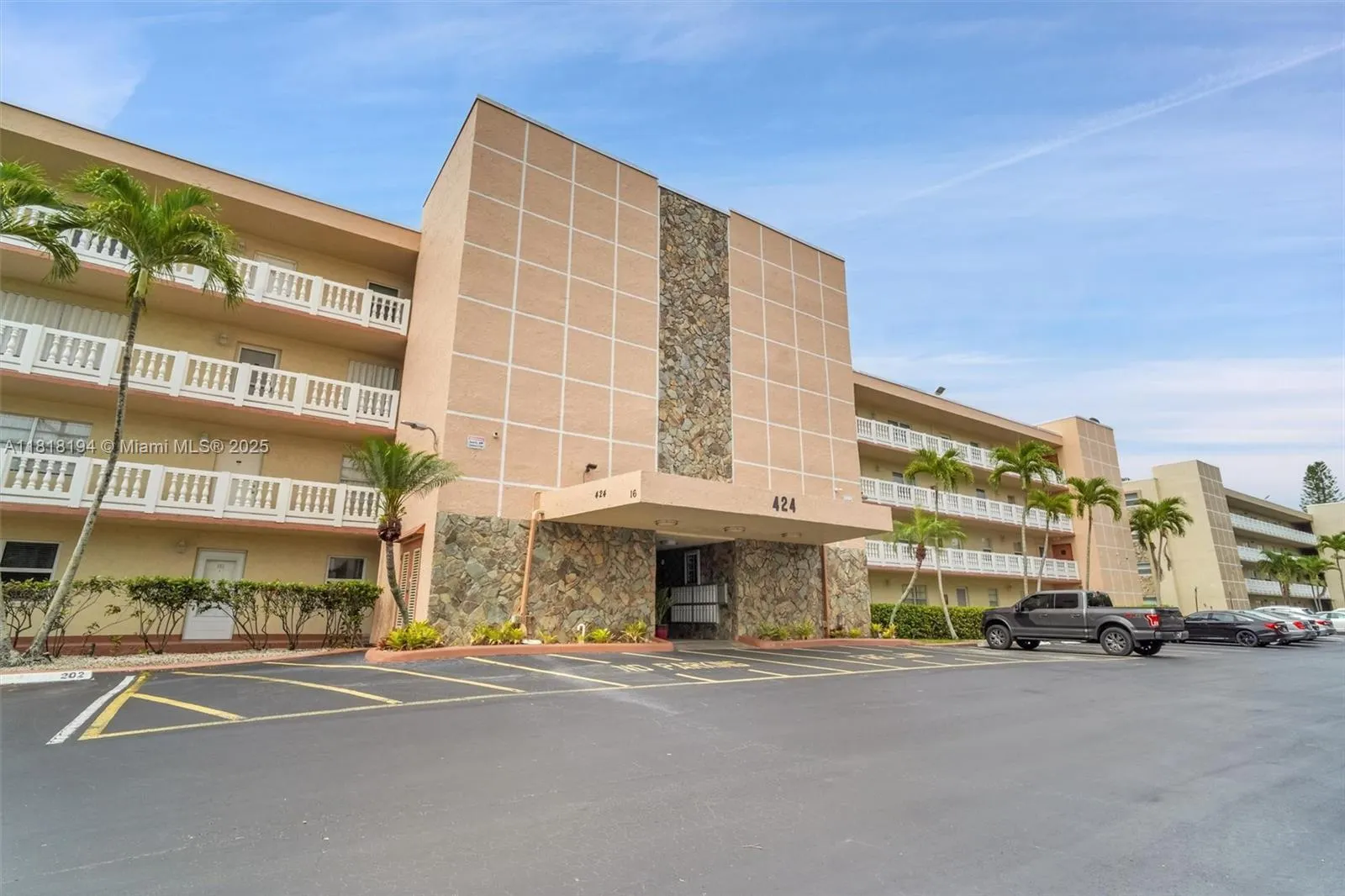 424 SE 10th St, #402