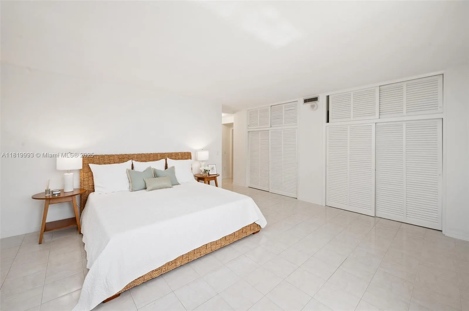 10185 Collins Ave, #1508
