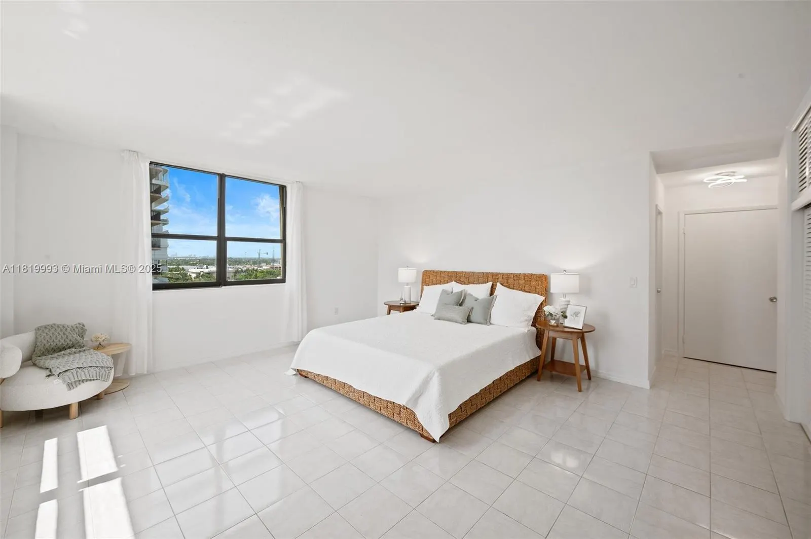 10185 Collins Ave, #1508