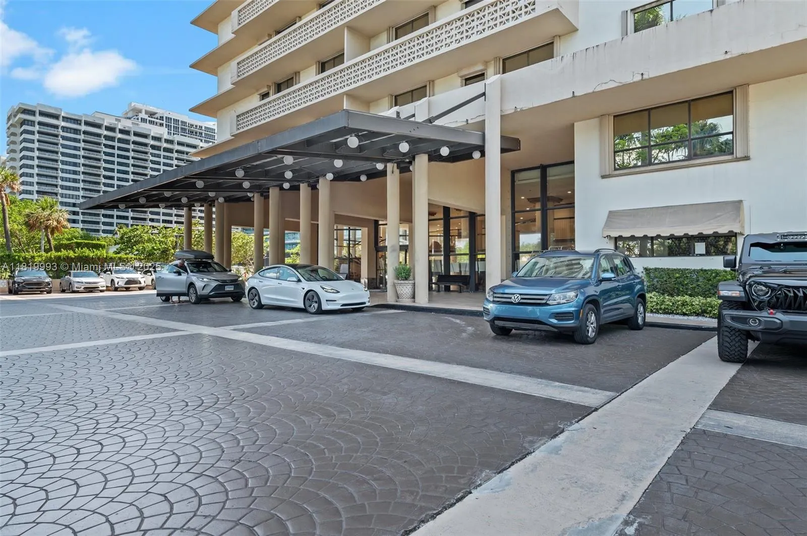 10185 Collins Ave, #1508