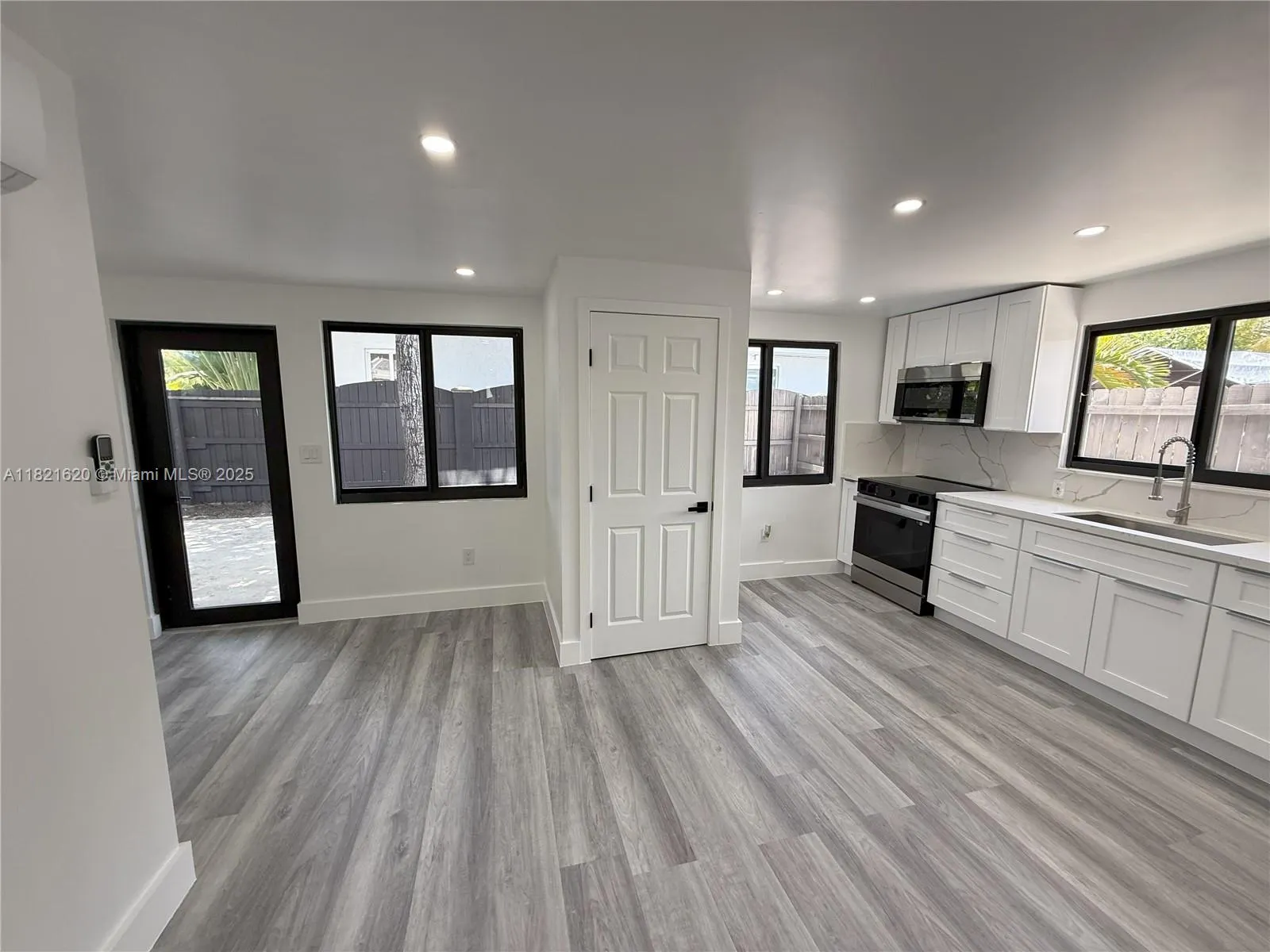240 SW 55th Ave