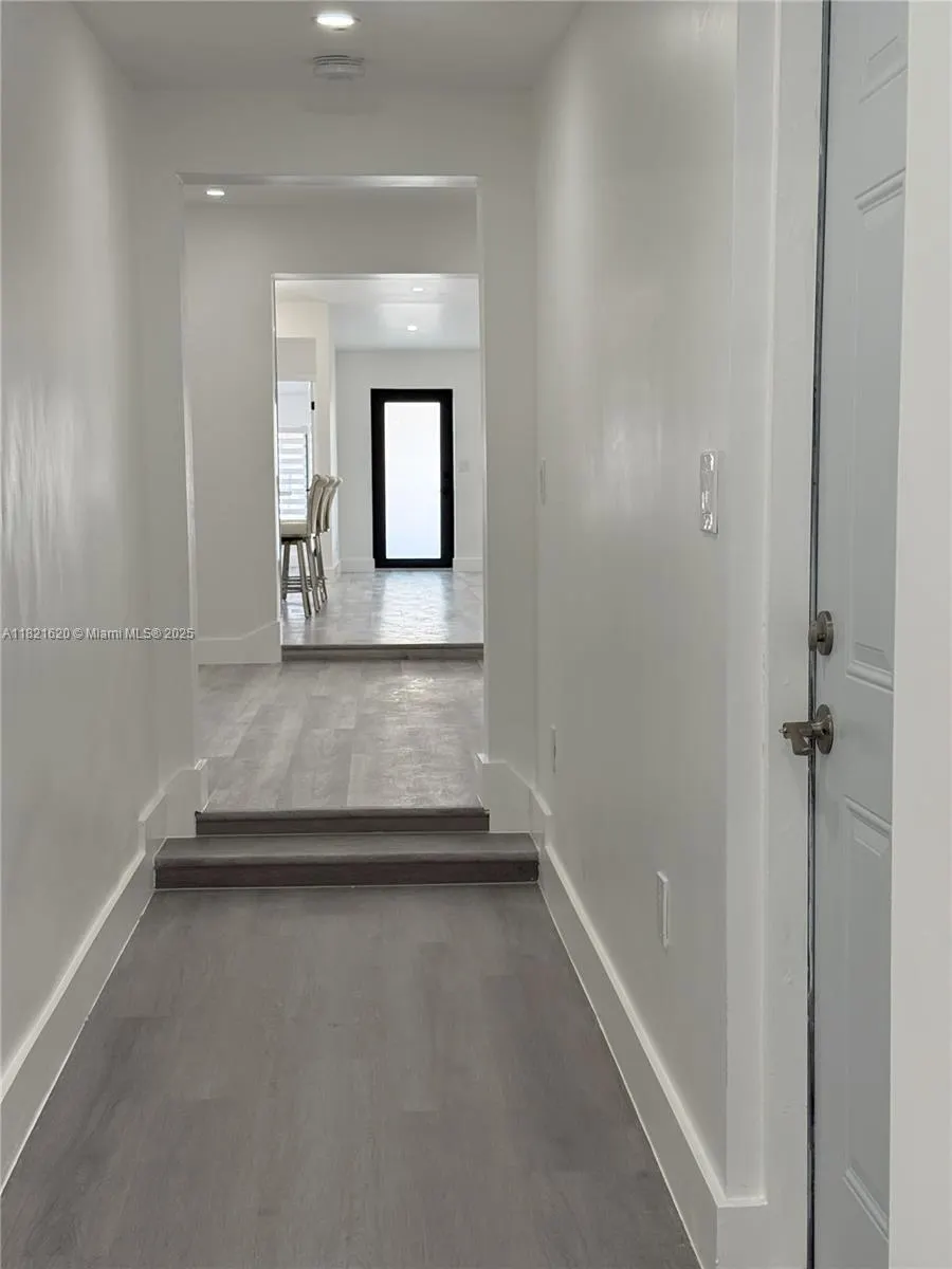 240 SW 55th Ave