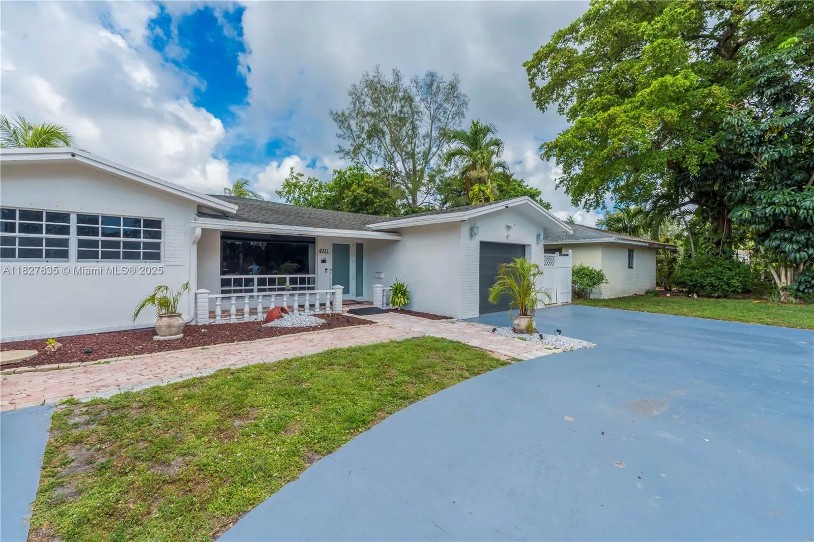 4911 SW 29th Ter