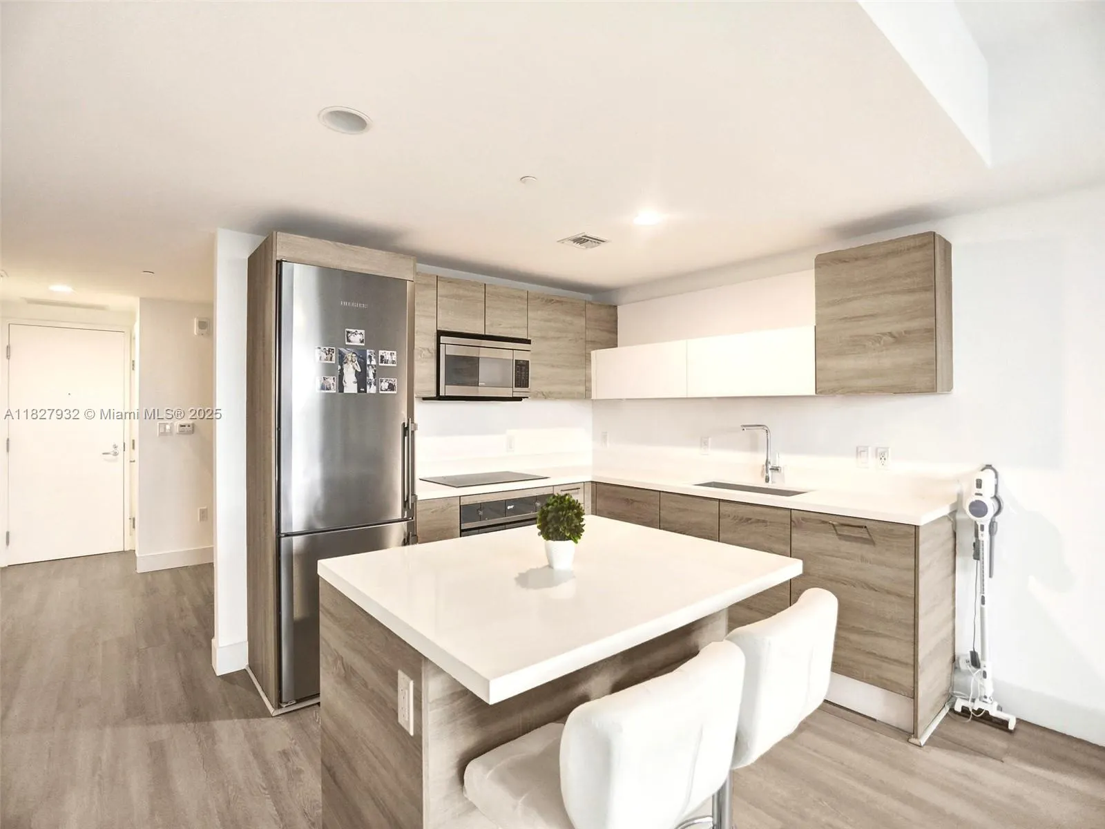 16385 Biscayne Blvd, #403