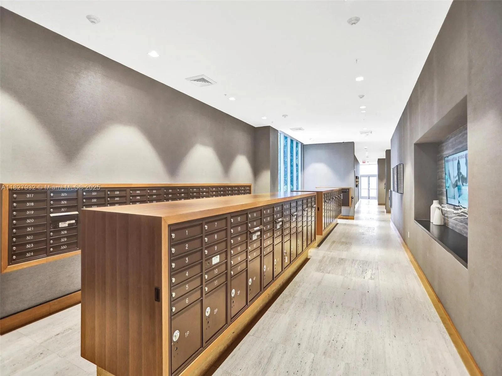 16385 Biscayne Blvd, #403