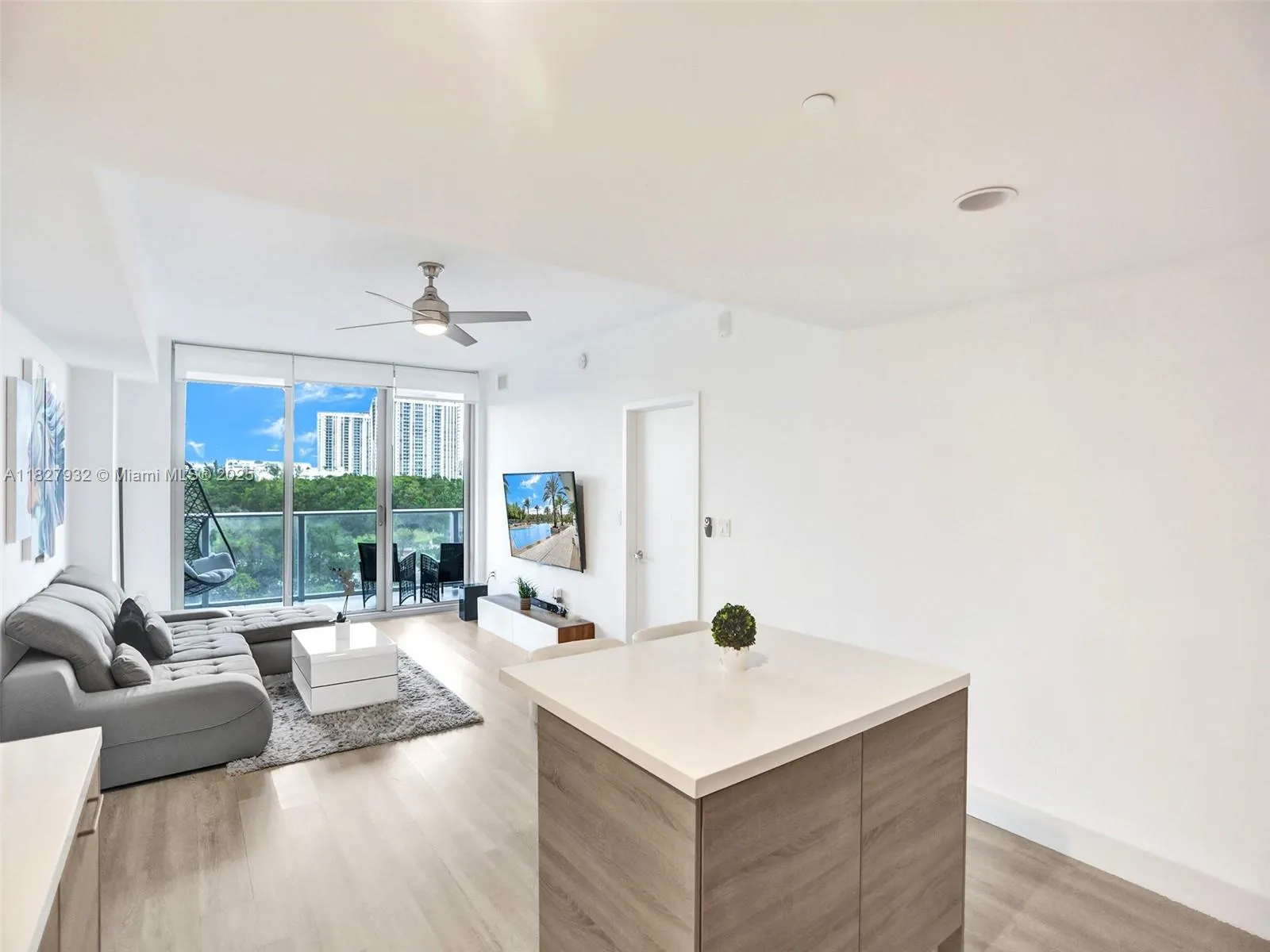 16385 Biscayne Blvd, #403
