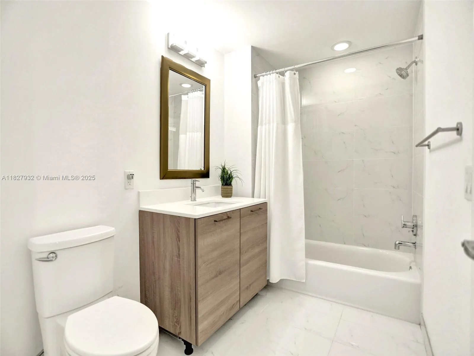 16385 Biscayne Blvd, #403