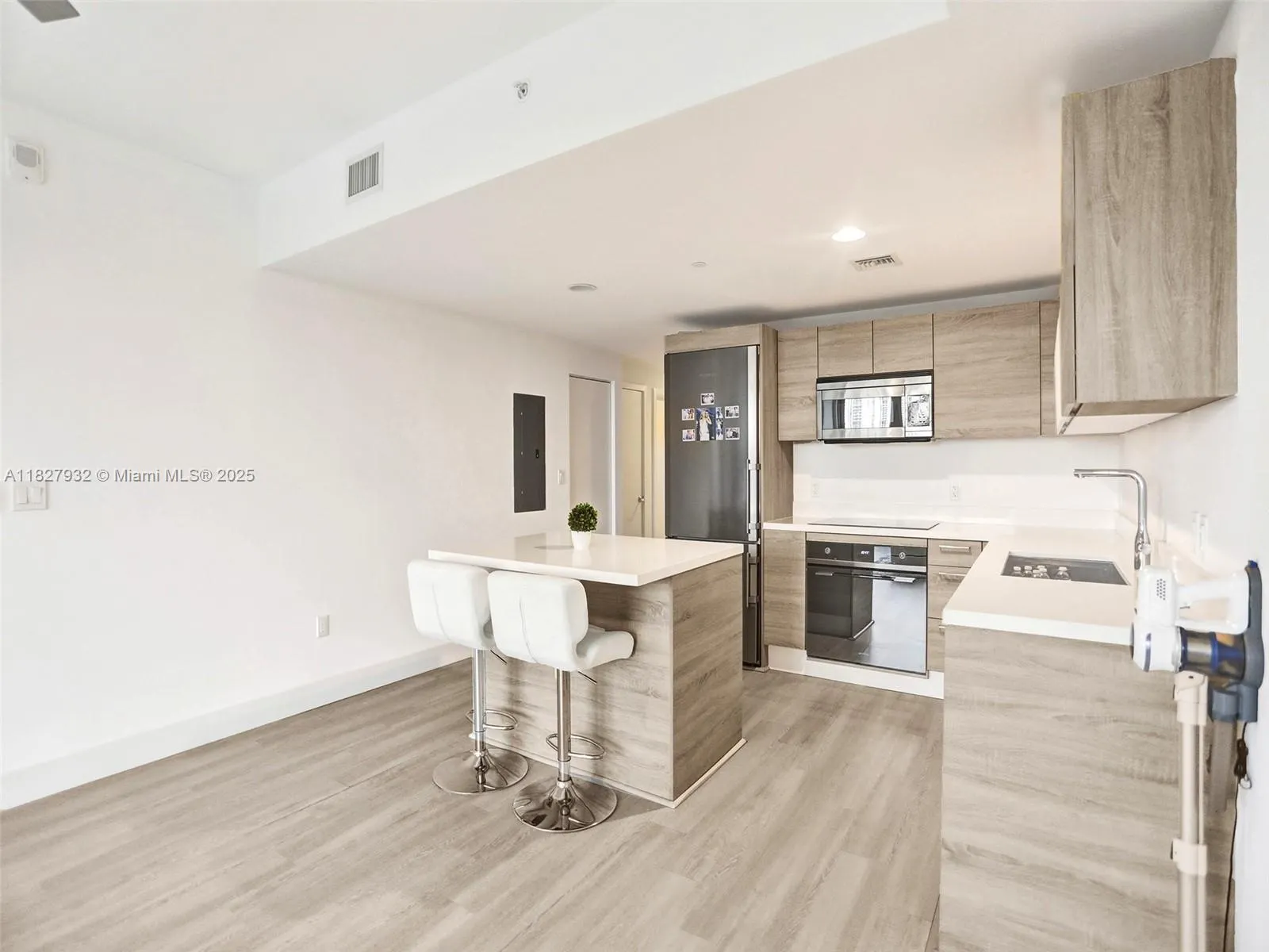 16385 Biscayne Blvd, #403