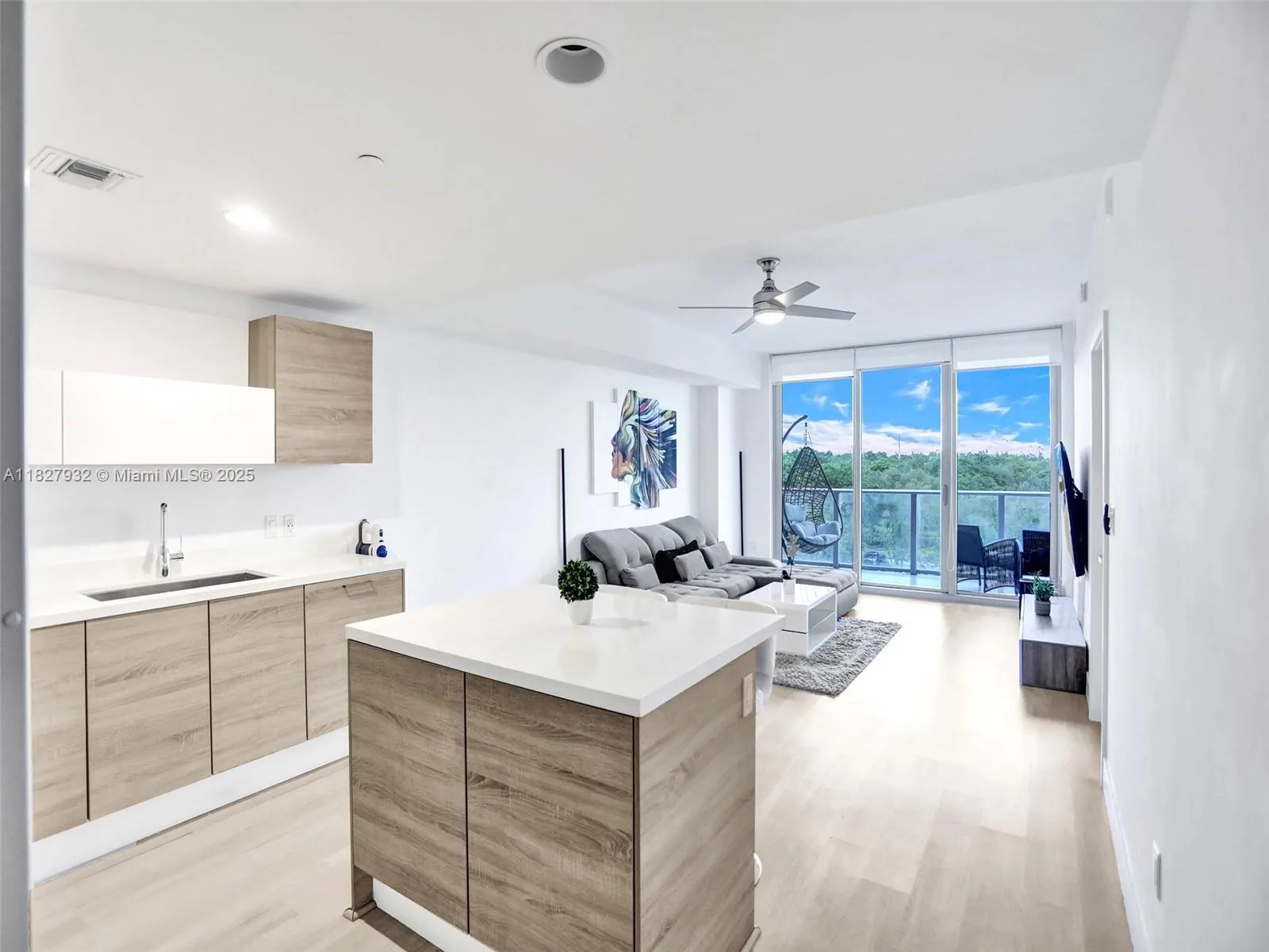 16385 Biscayne Blvd, #403