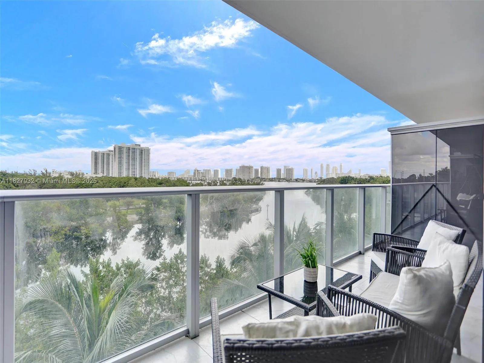 16385 Biscayne Blvd, #403