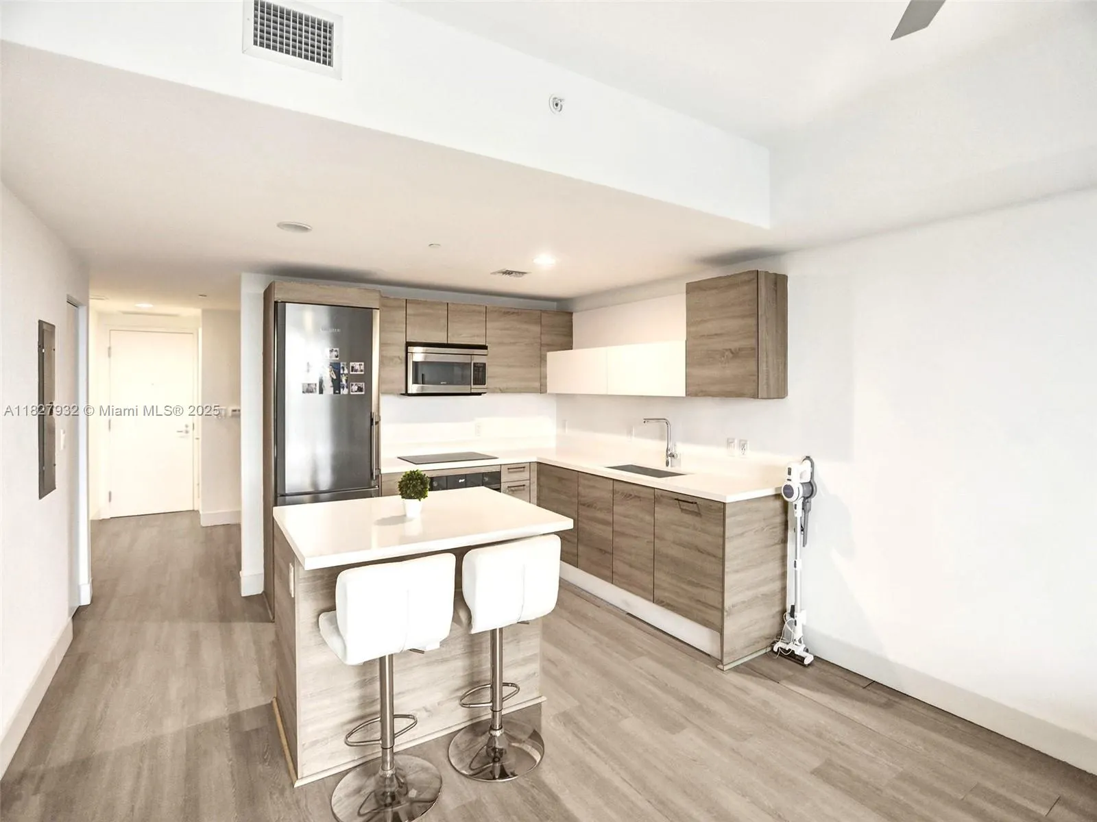 16385 Biscayne Blvd, #403