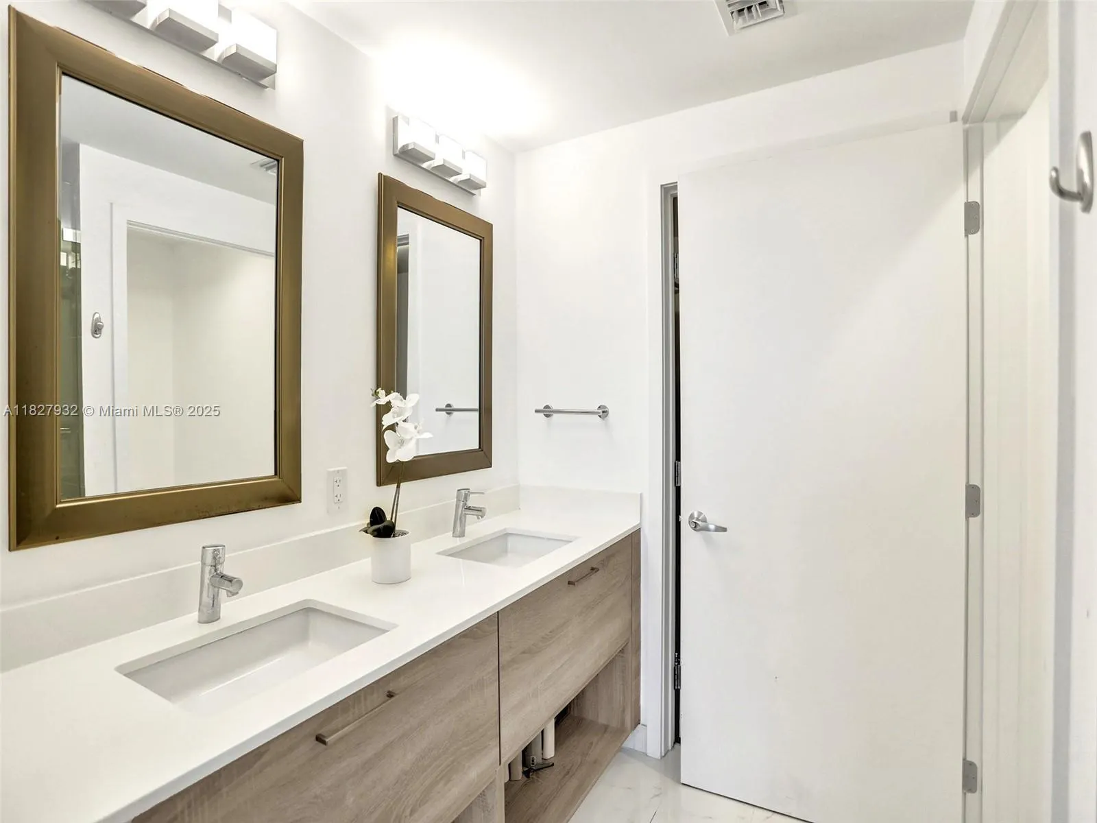 16385 Biscayne Blvd, #403