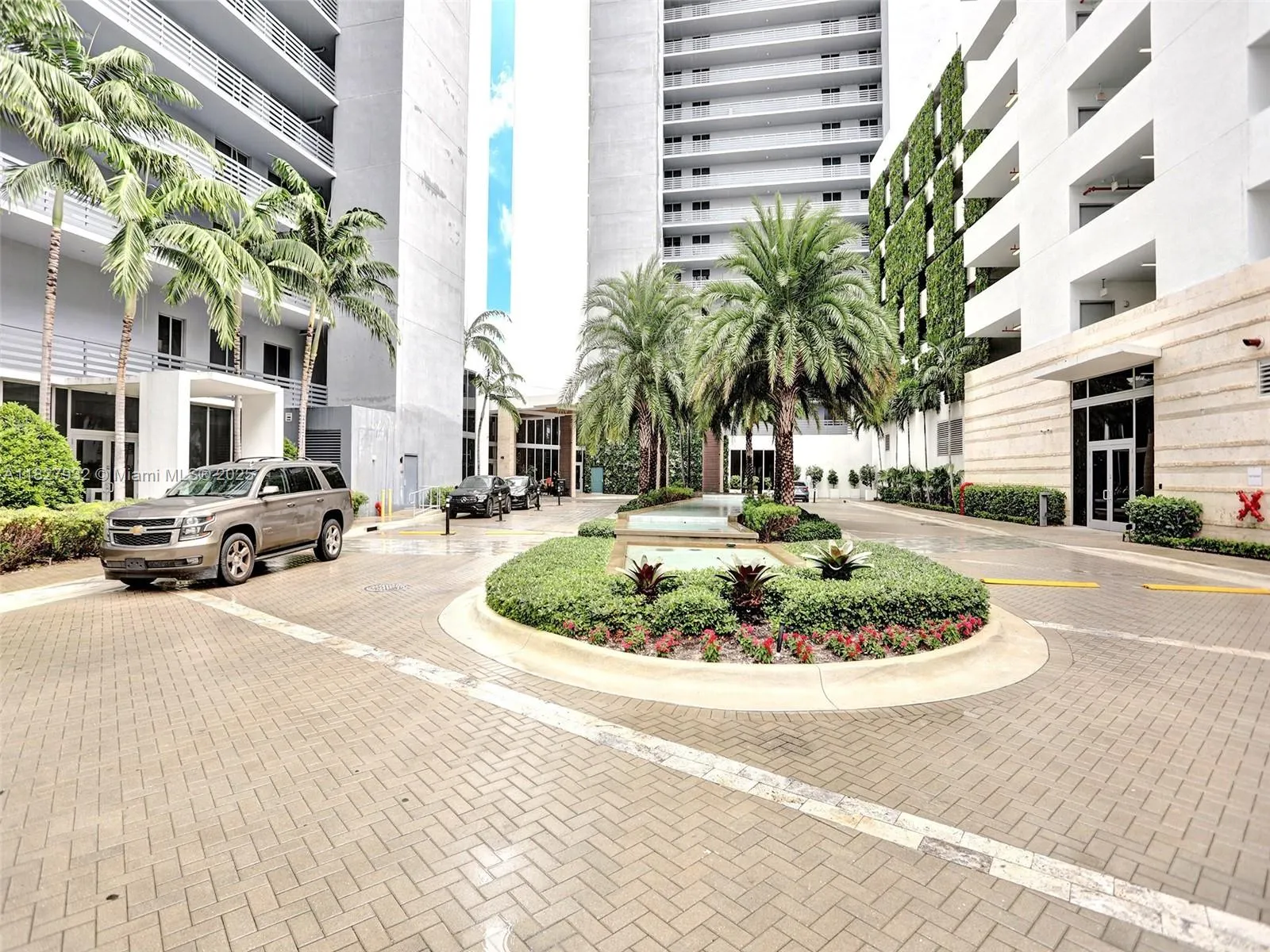 16385 Biscayne Blvd, #403