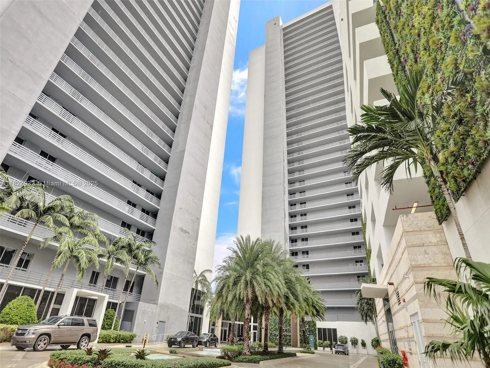 16385 Biscayne Blvd, #403