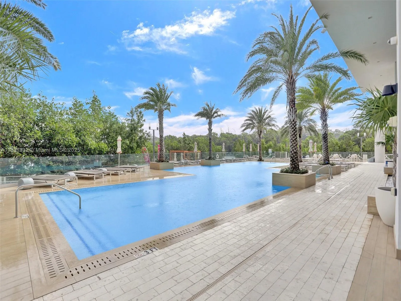 16385 Biscayne Blvd, #403