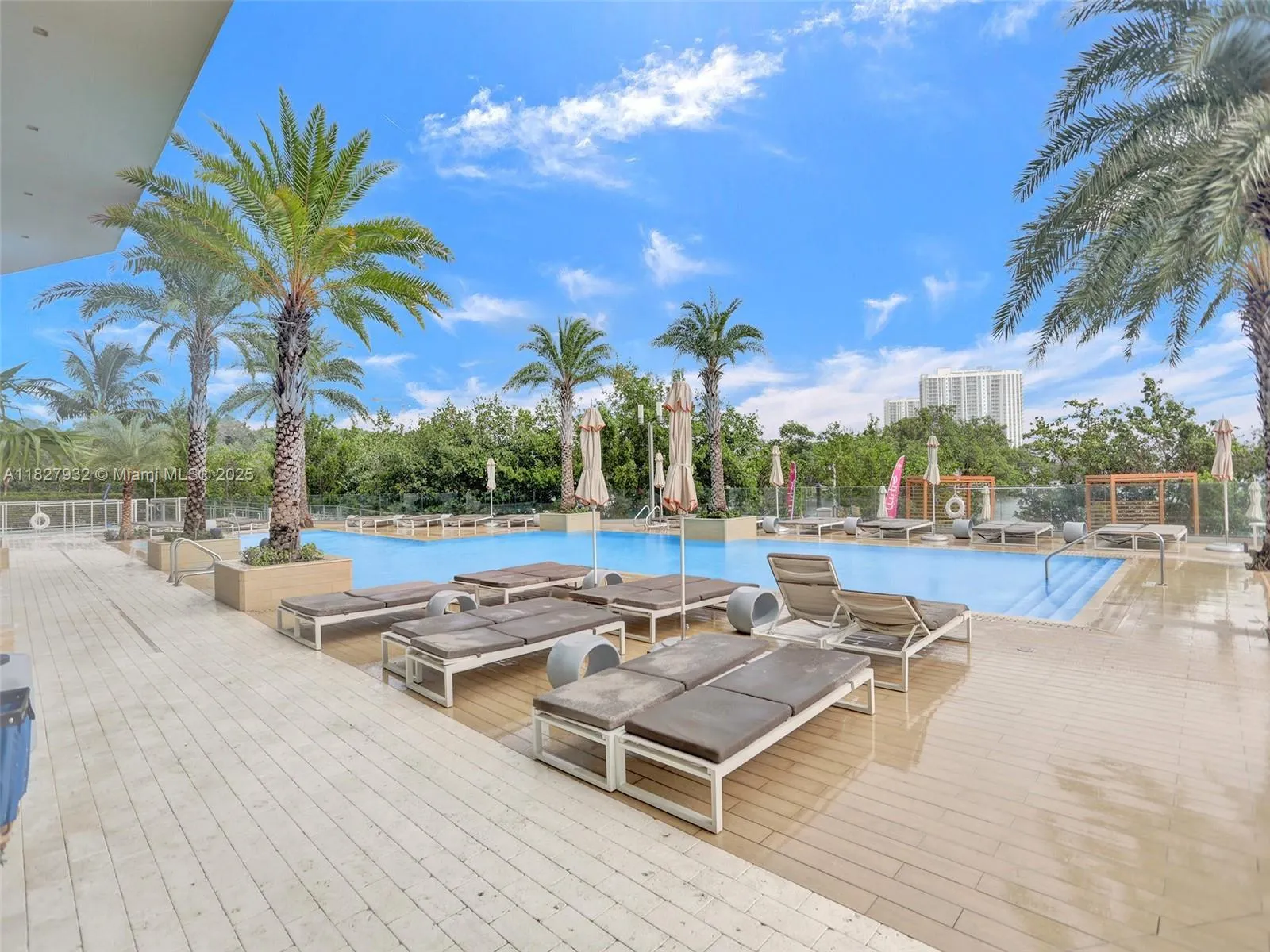 16385 Biscayne Blvd, #403