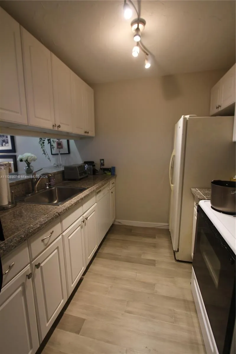 825 NW 13th St, #1110