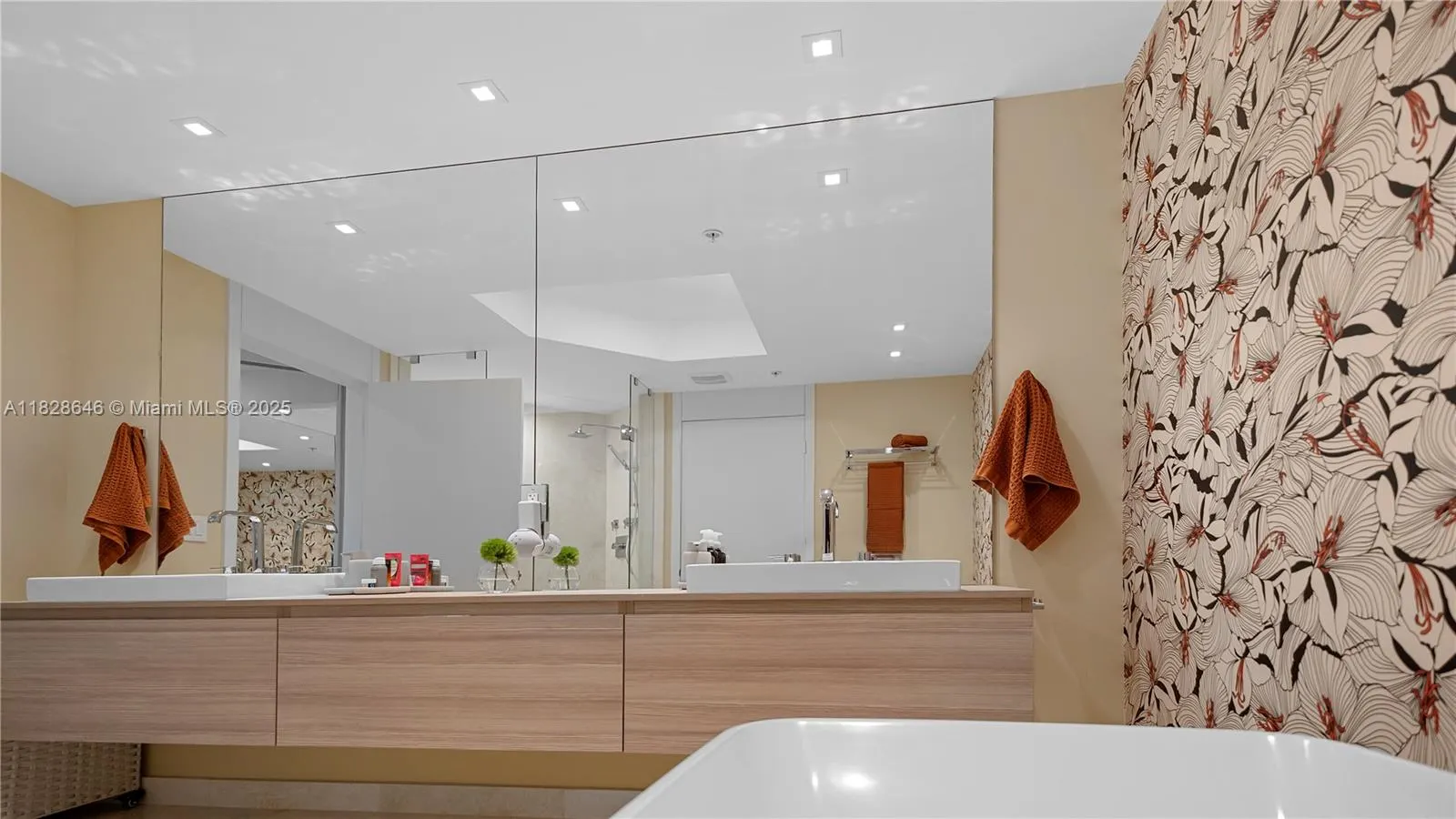 17301 Biscayne Blvd, #2102