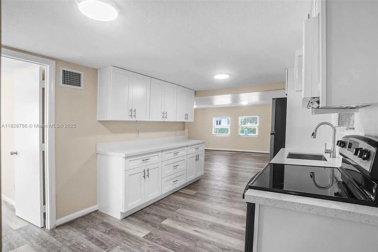 212 SW 11th St