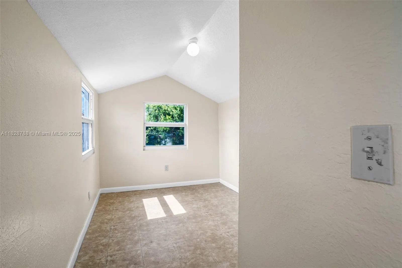 212 SW 11th St