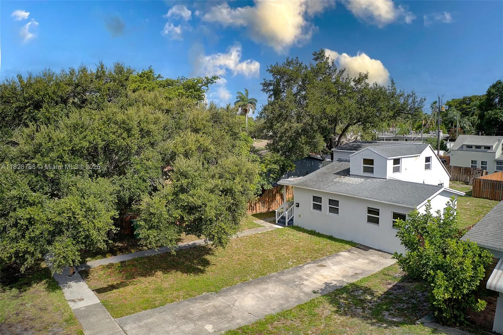 212 SW 11th St