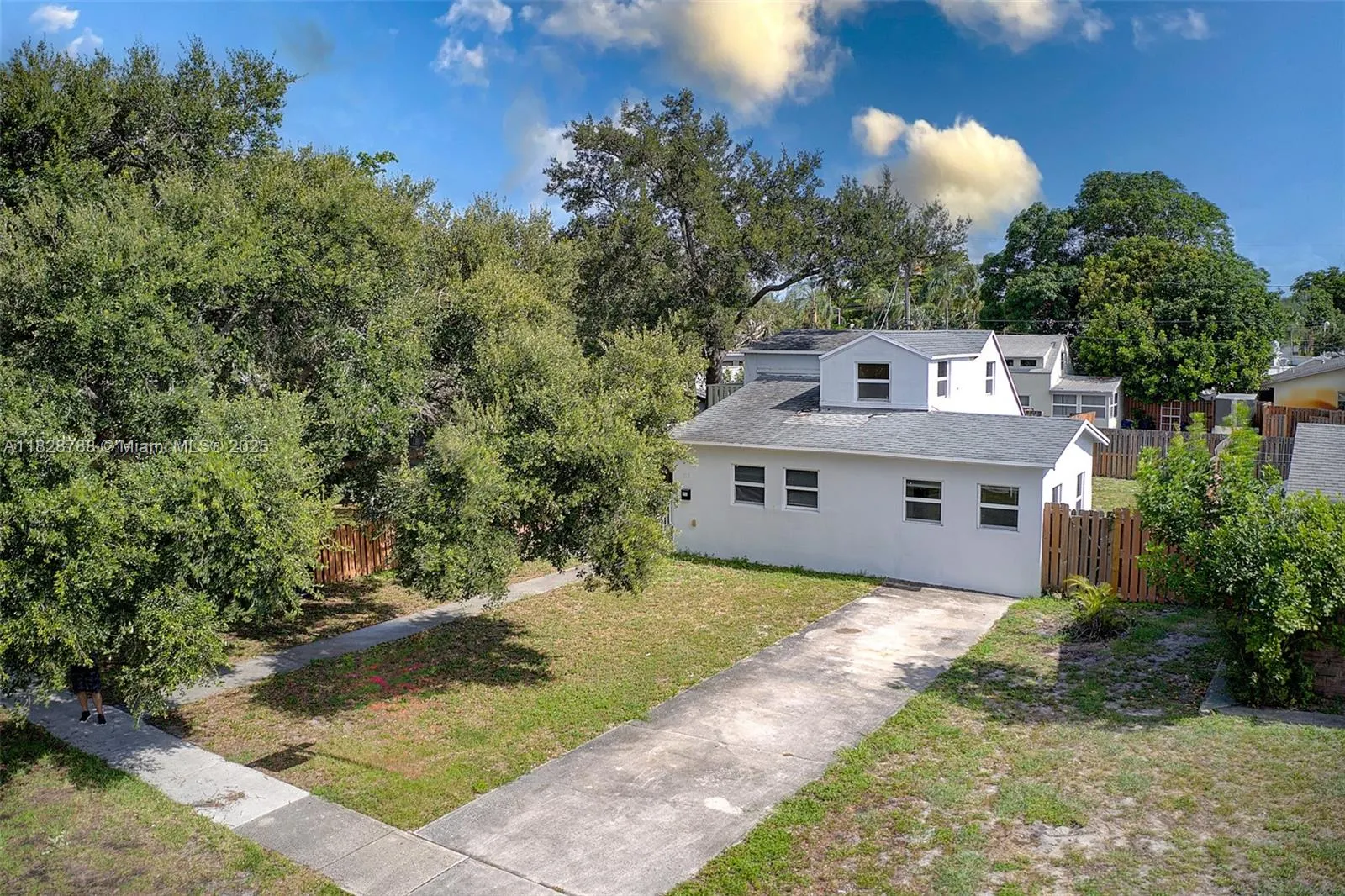 212 SW 11th St