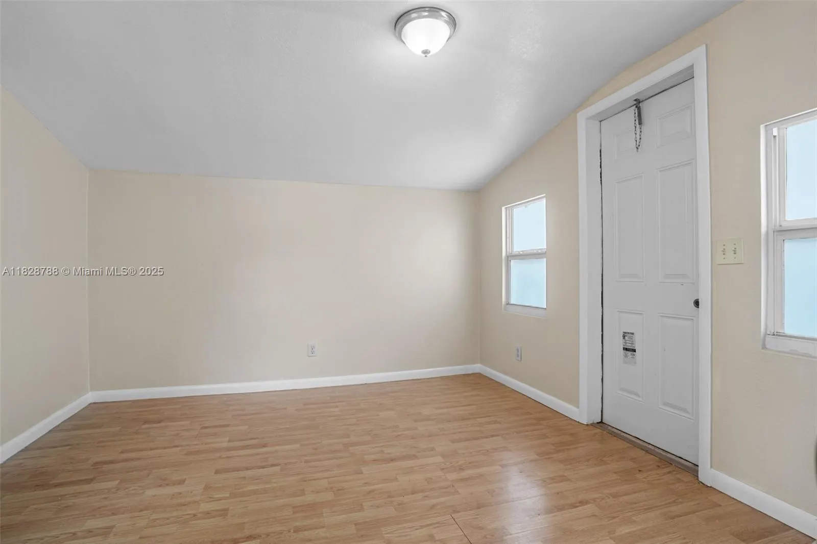 212 SW 11th St