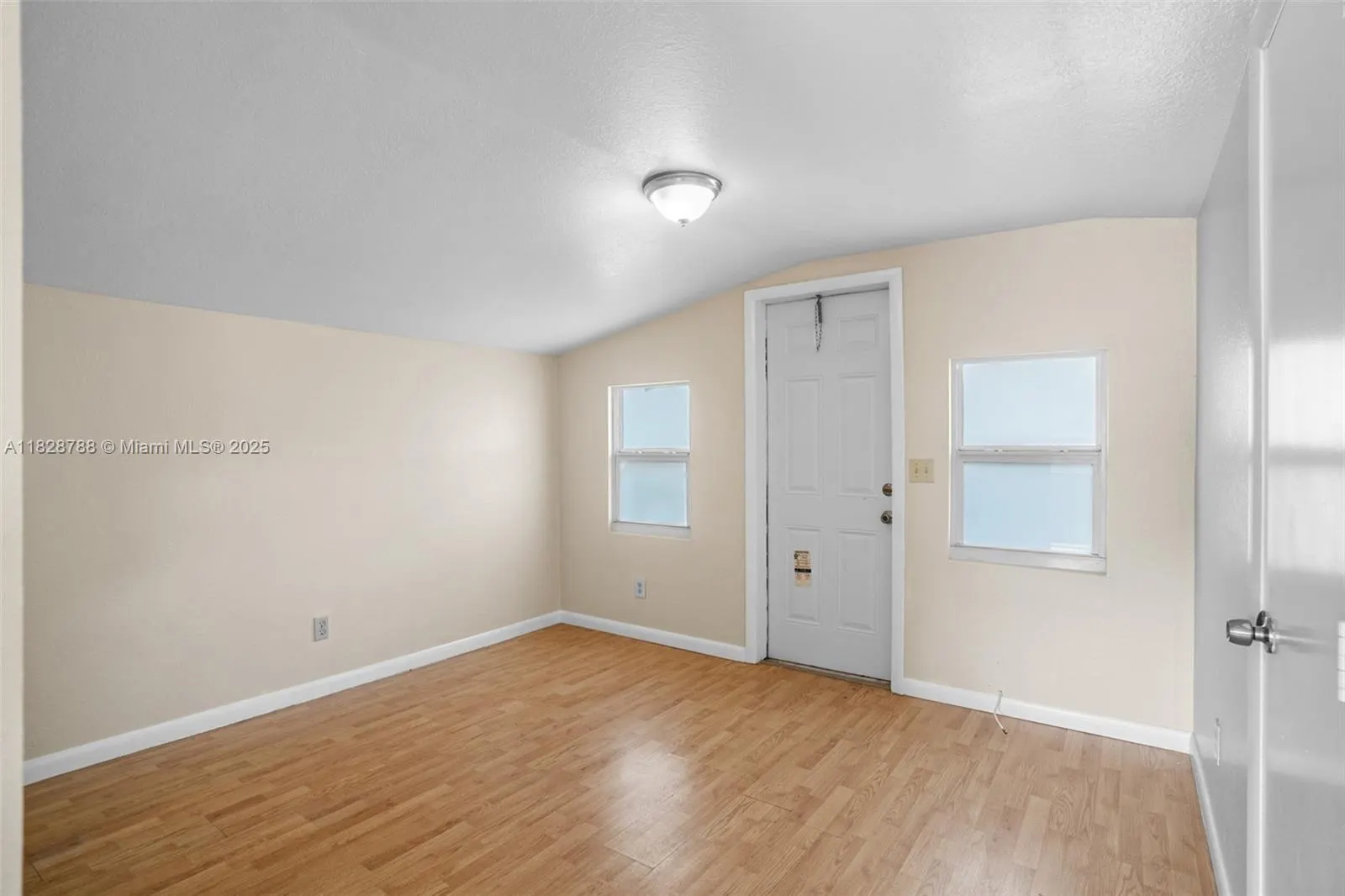 212 SW 11th St