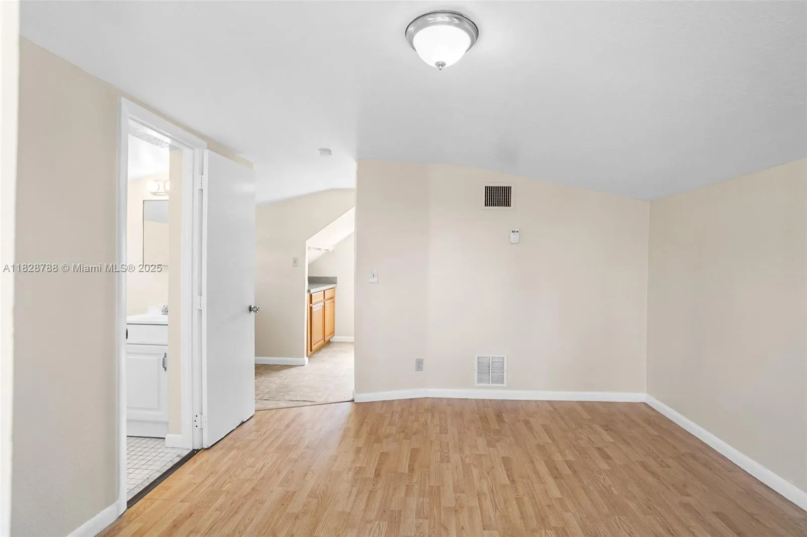 212 SW 11th St