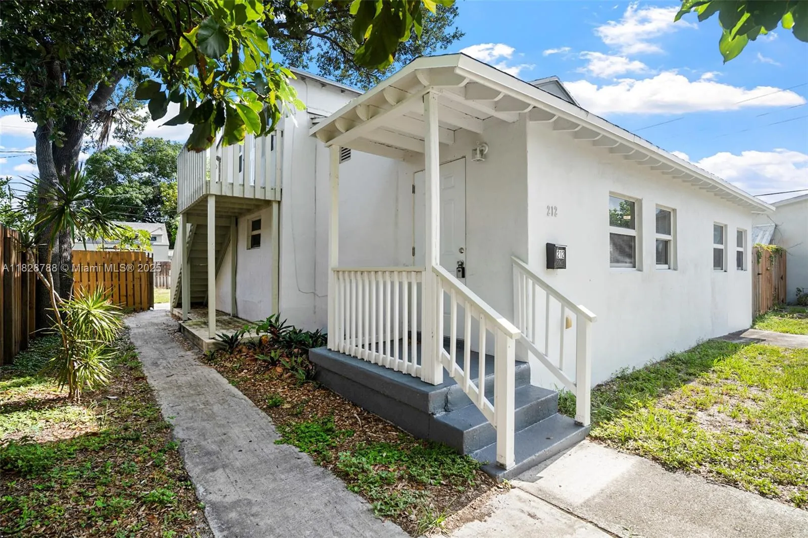 212 SW 11th St