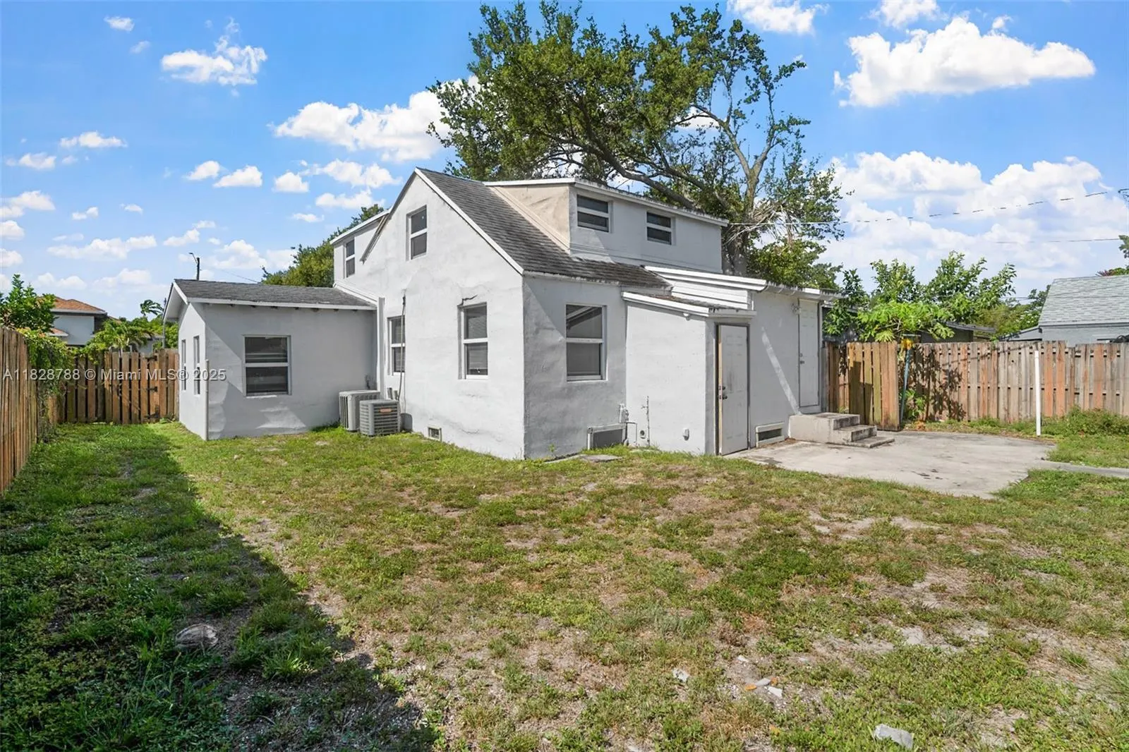212 SW 11th St