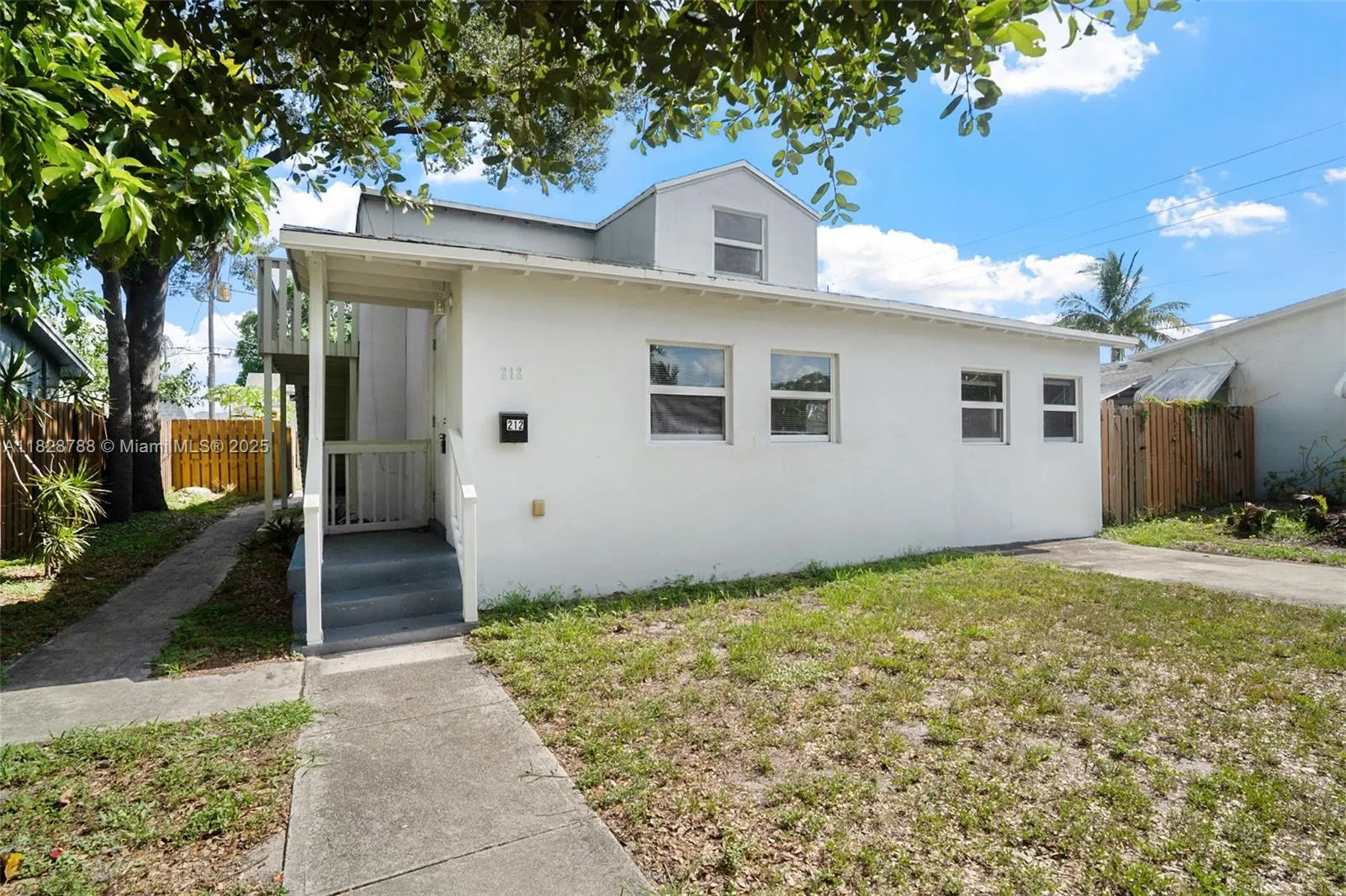 212 SW 11th St