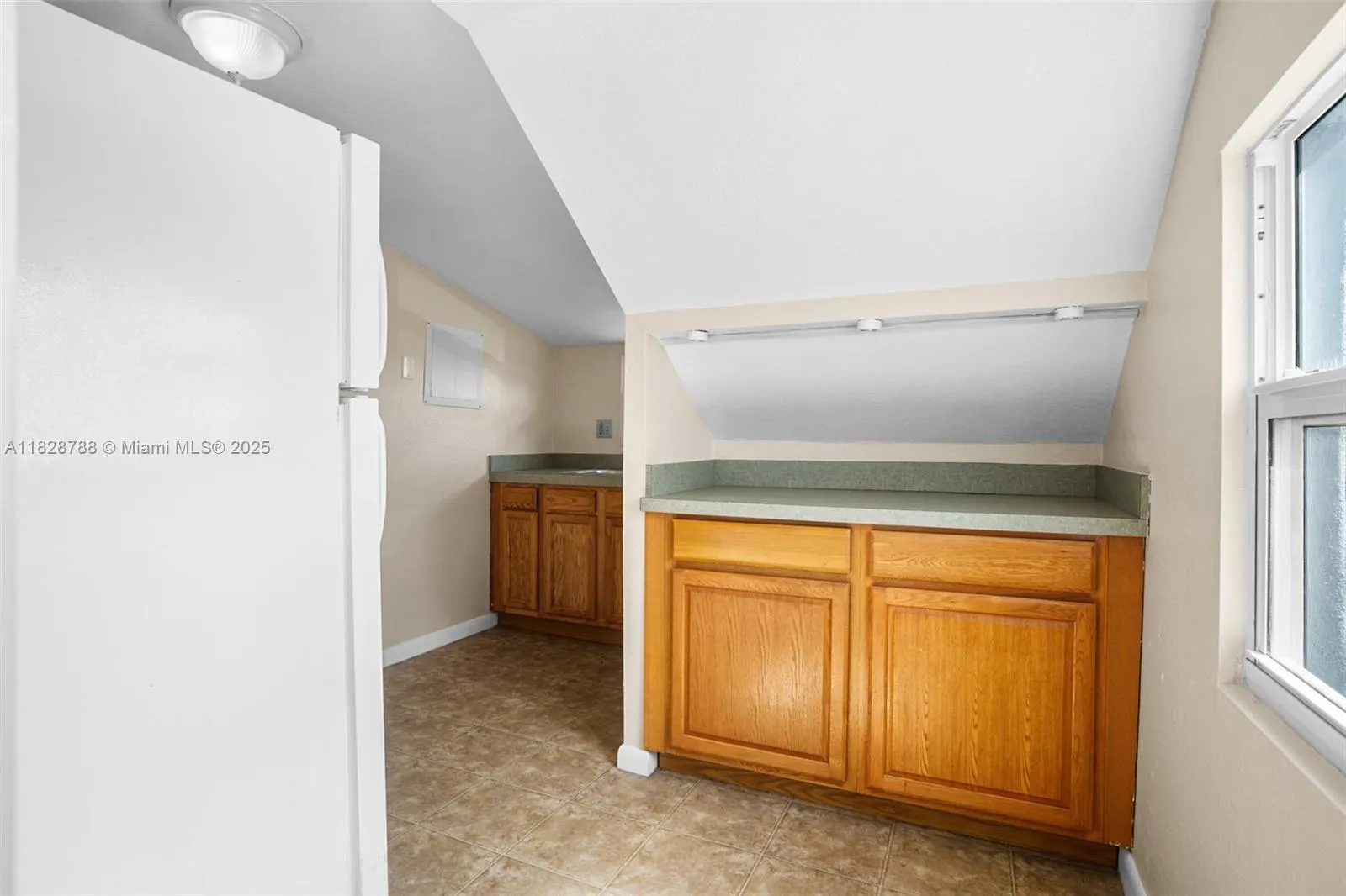 212 SW 11th St
