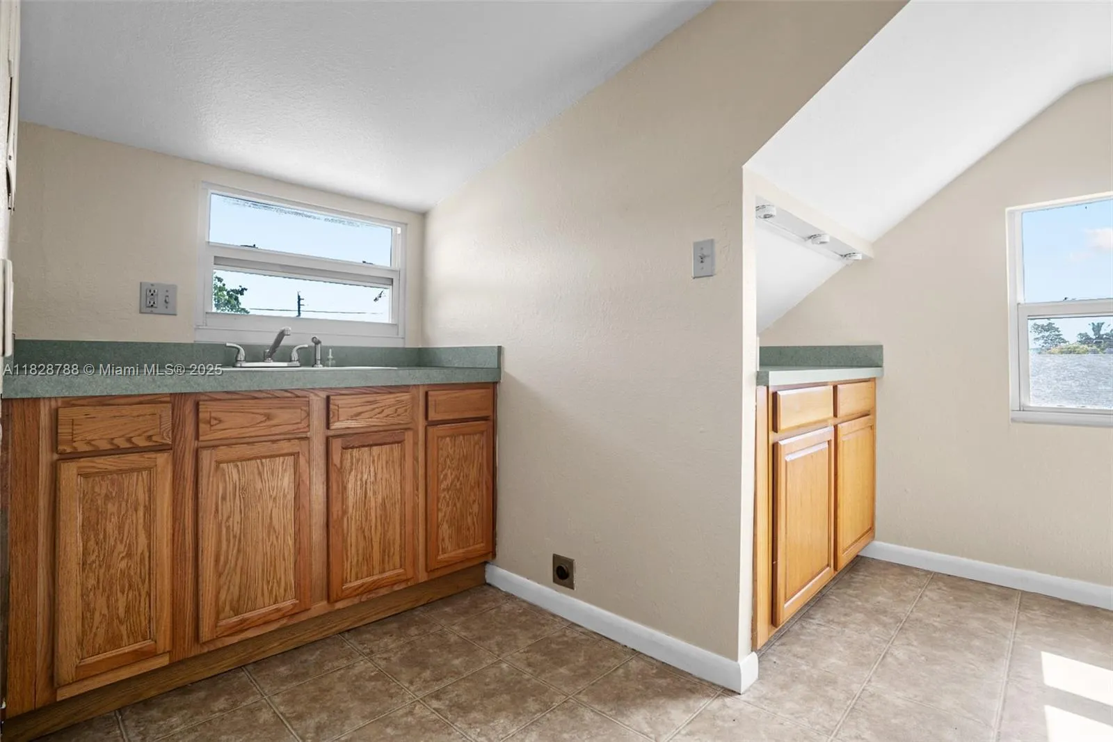 212 SW 11th St