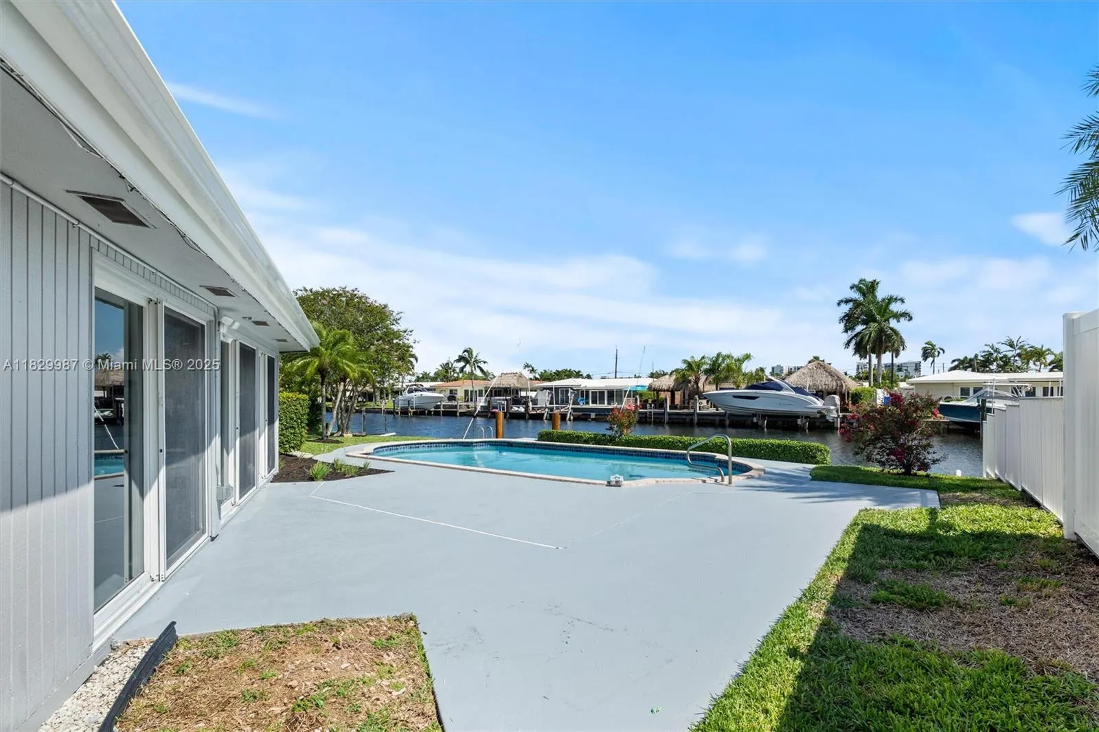321 SE 4th St